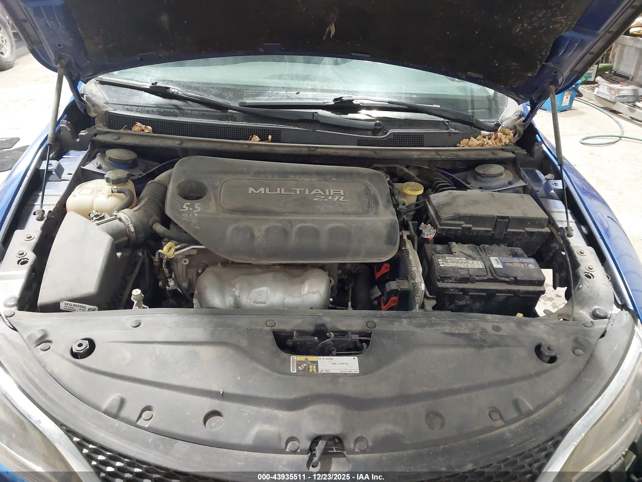 CHRYSLER 200 image 10