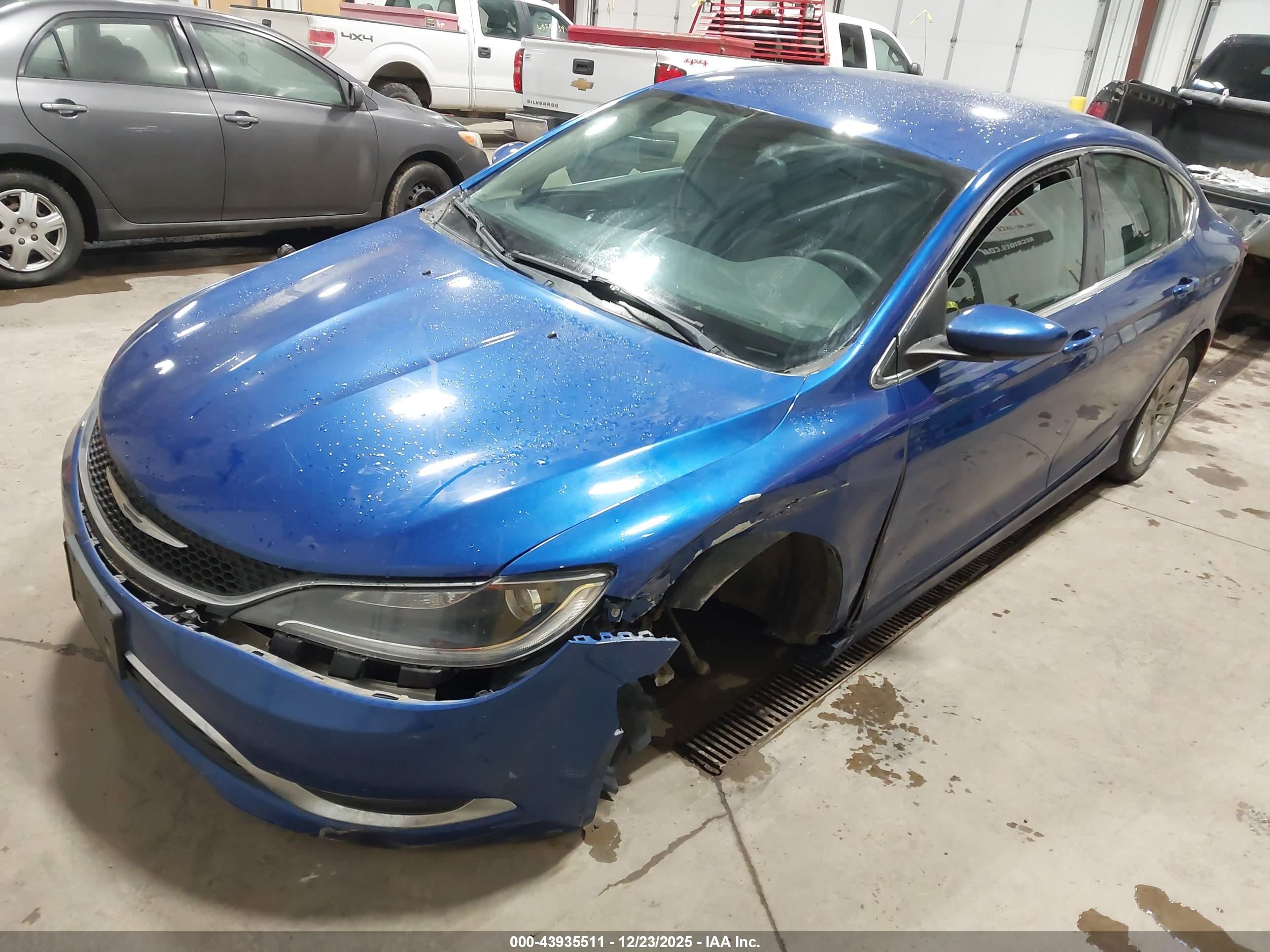 CHRYSLER 200 image 2