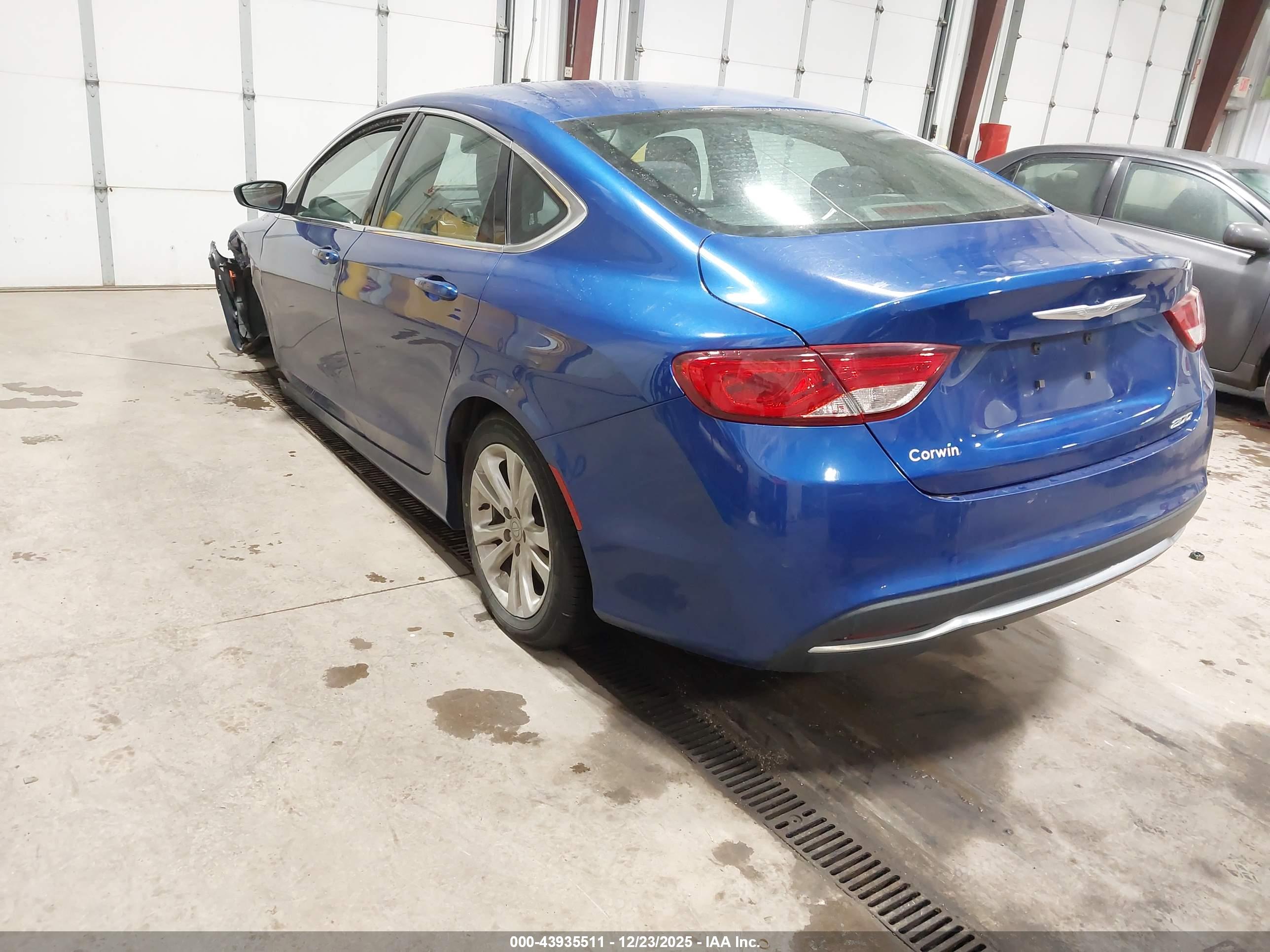 CHRYSLER 200 image 3