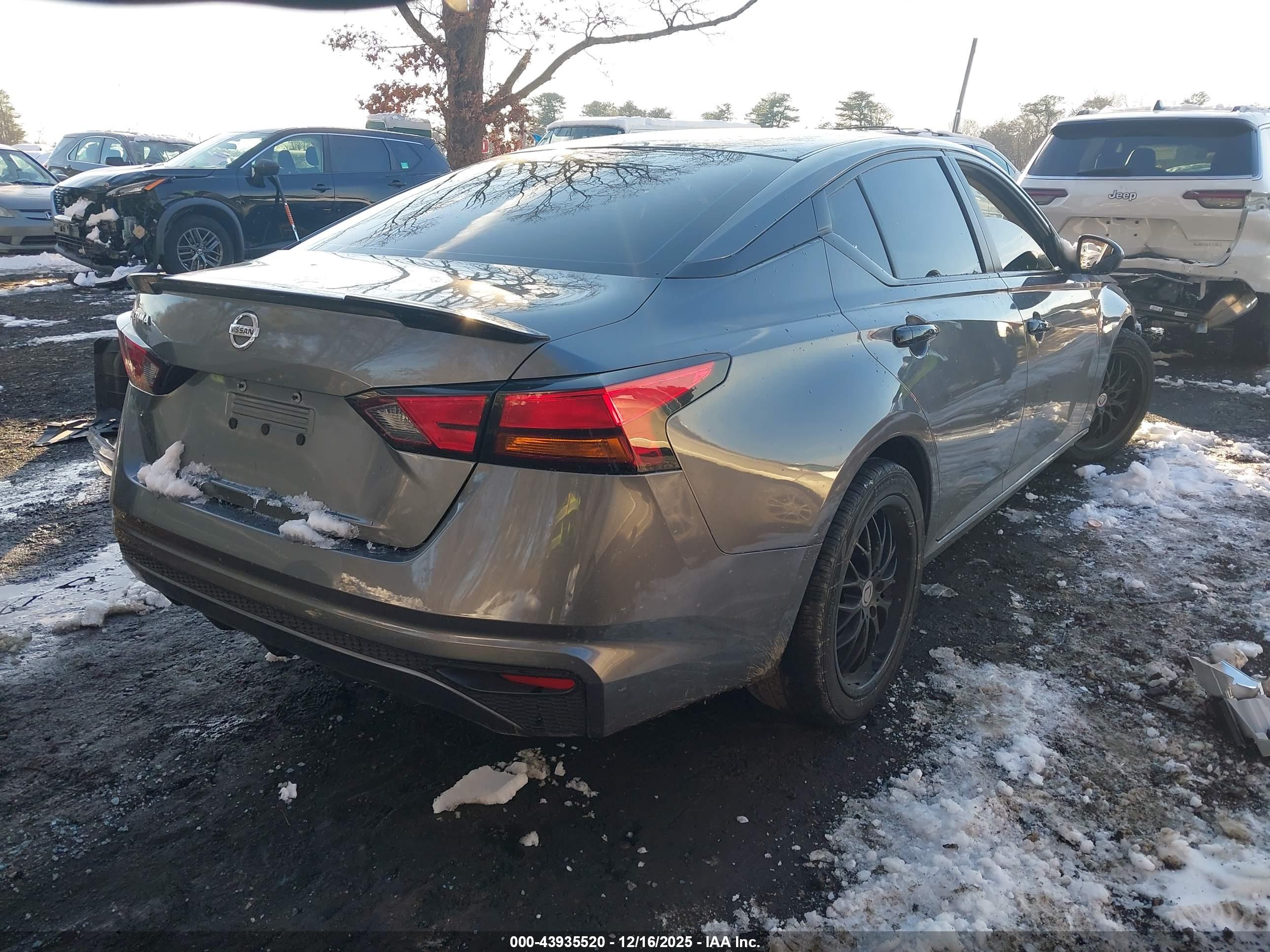 NISSAN ALTIMA image 4