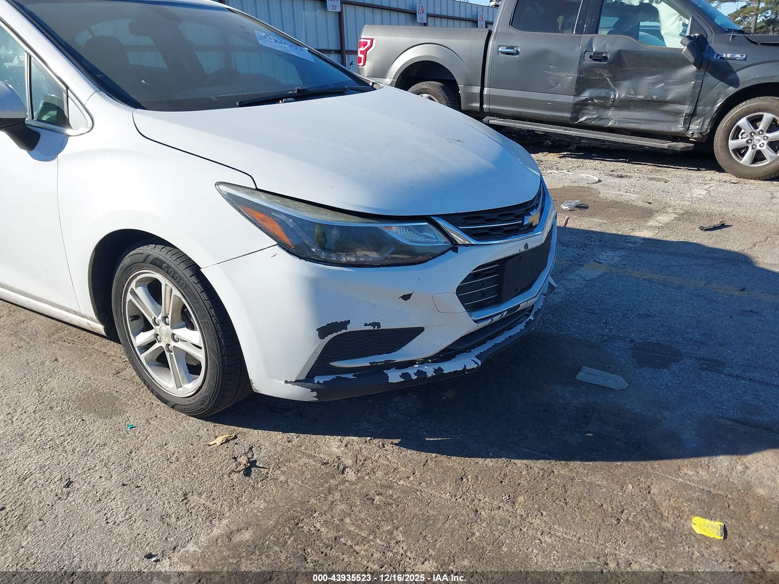CHEVROLET CRUZE image 6