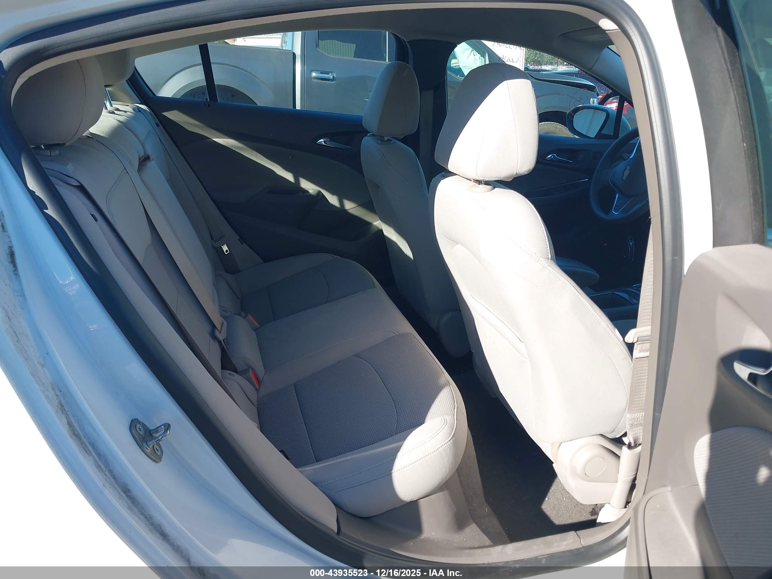CHEVROLET CRUZE image 8