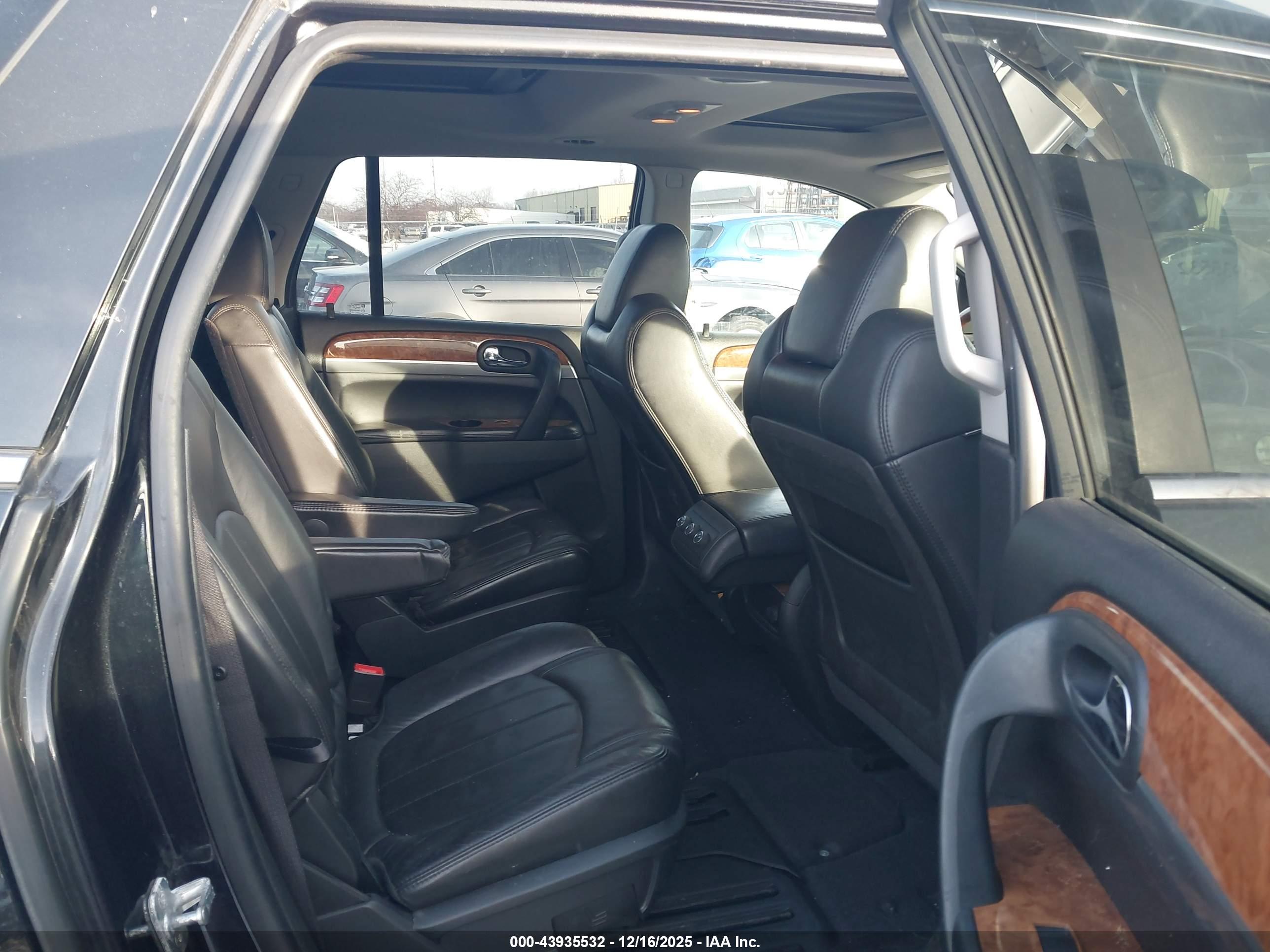 BUICK ENCLAVE image 8