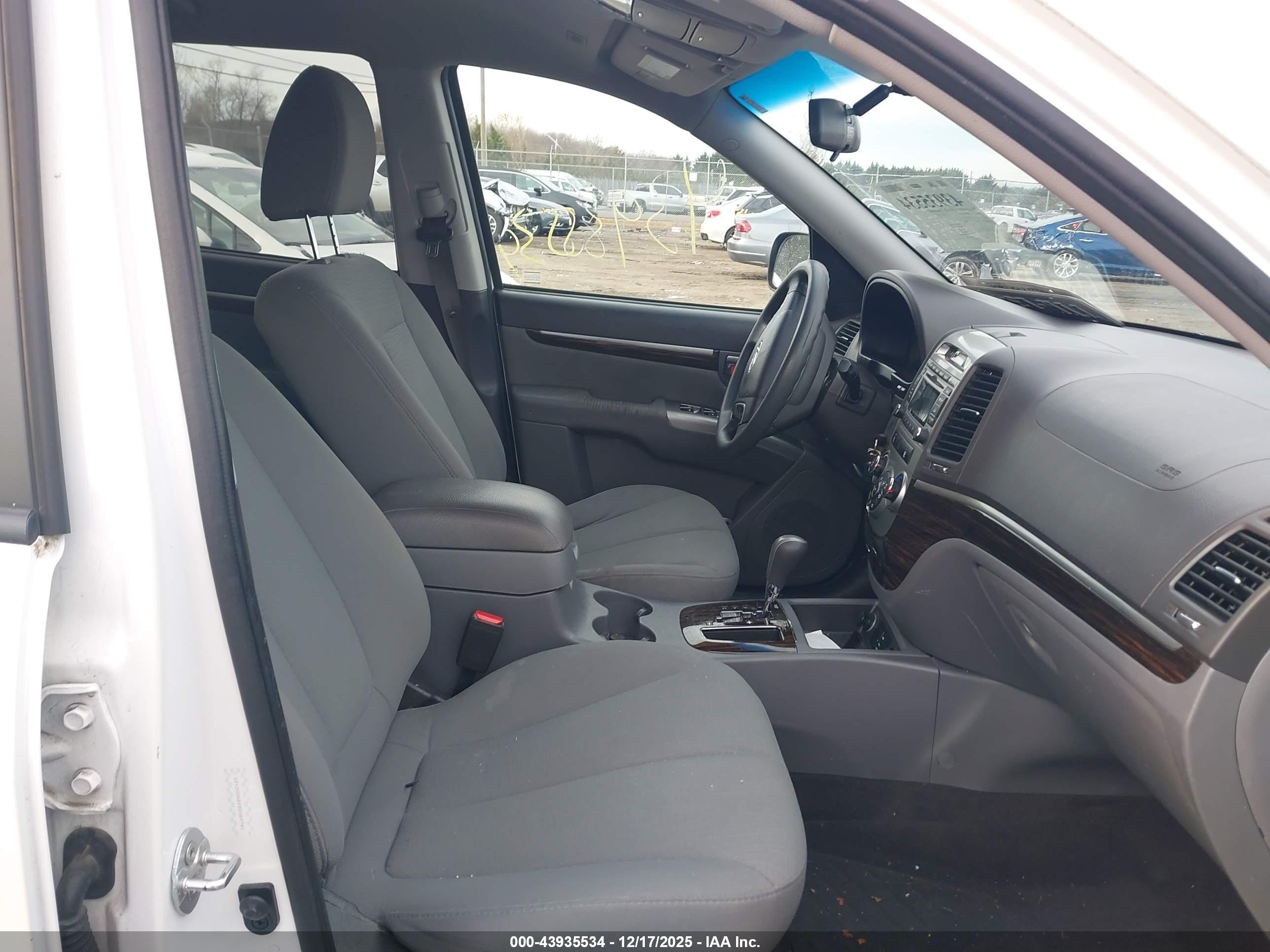 HYUNDAI SANTA image 5