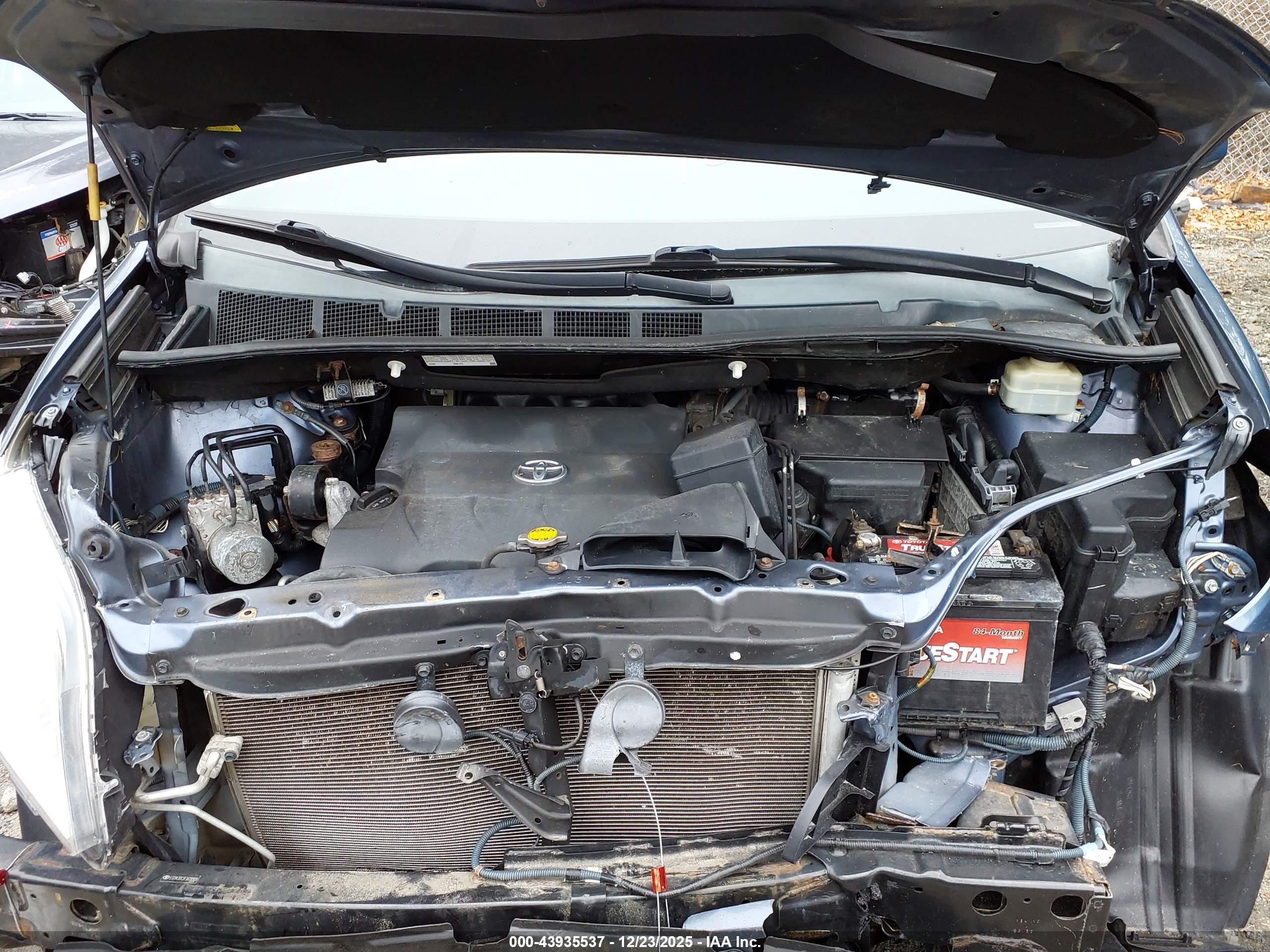 TOYOTA SIENNA image 10