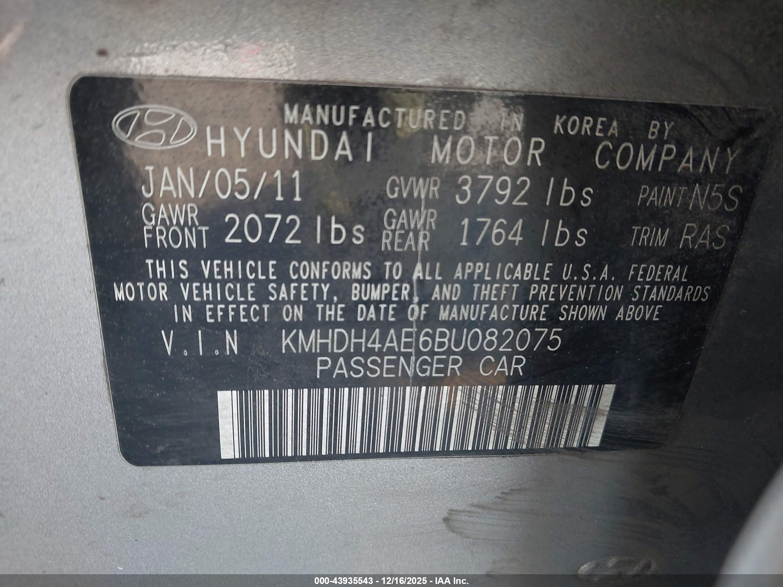 HYUNDAI ELANTRA image 9