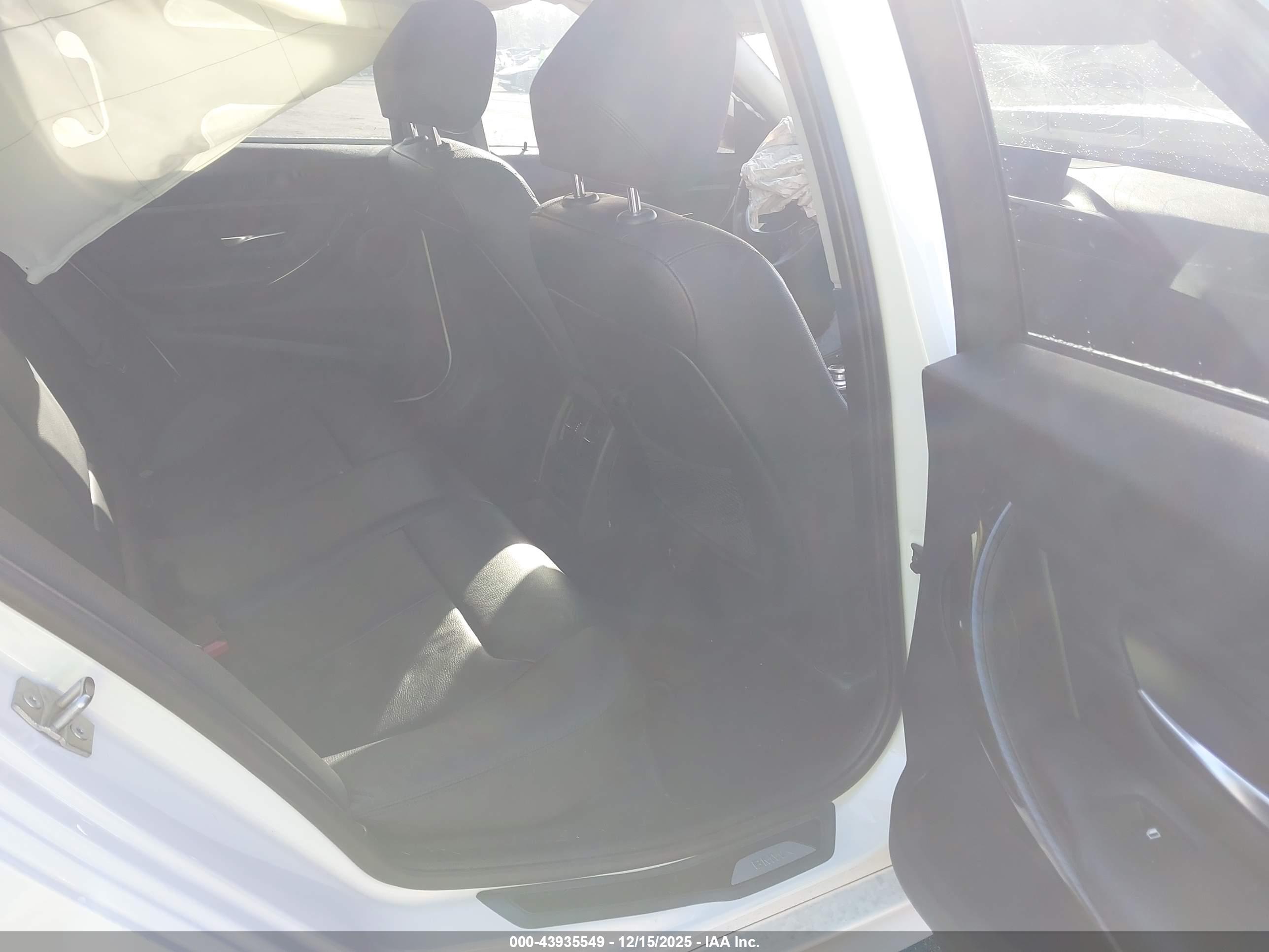 BMW 328I image 8