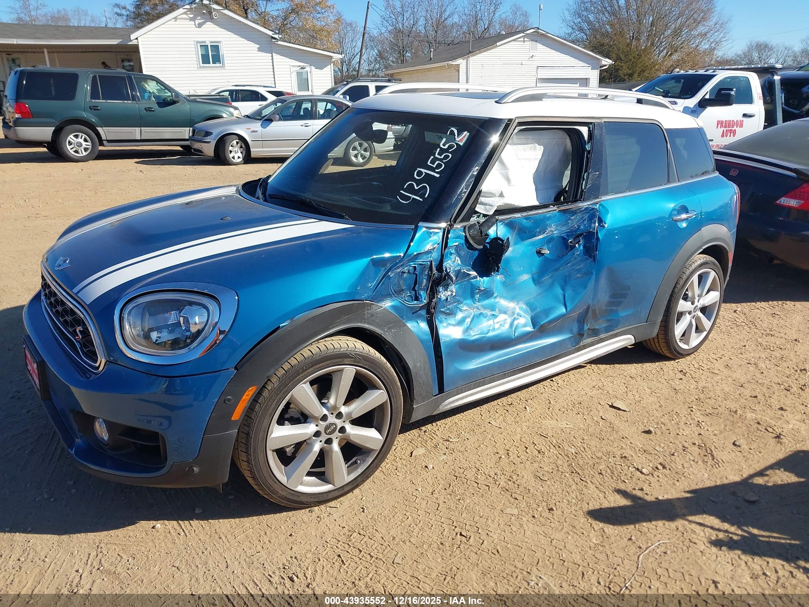 MINI COUNTRYMAN image 2