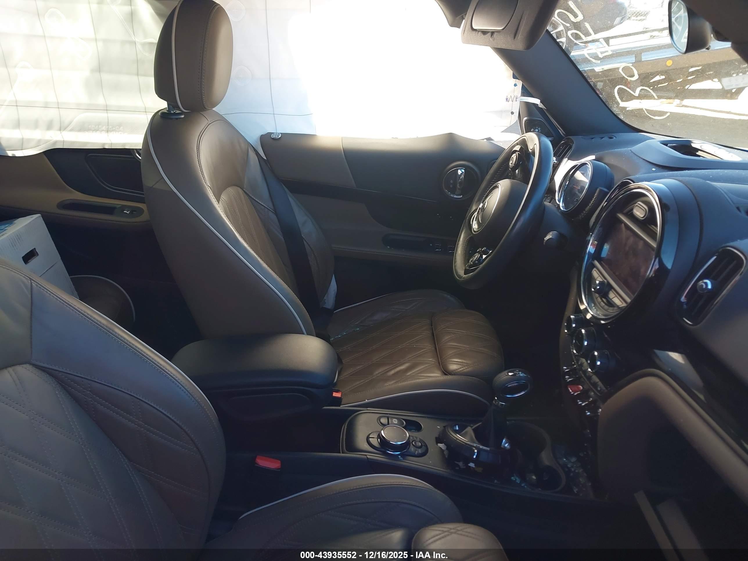 MINI COUNTRYMAN image 5