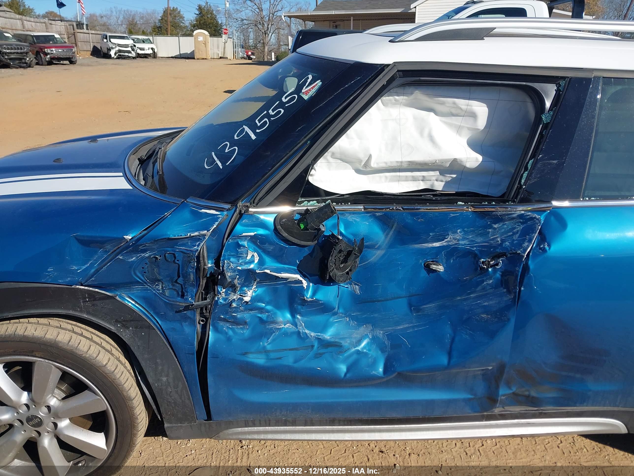 MINI COUNTRYMAN image 6