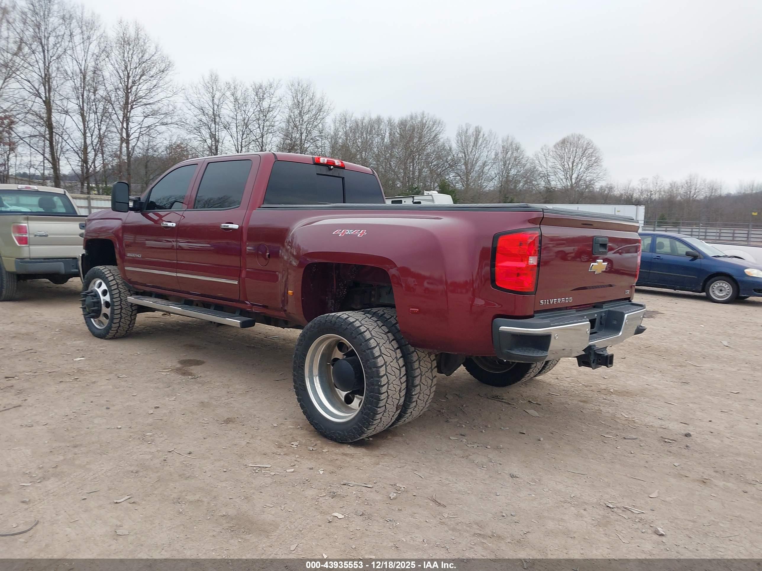 CHEVROLET SILVERADO image 3