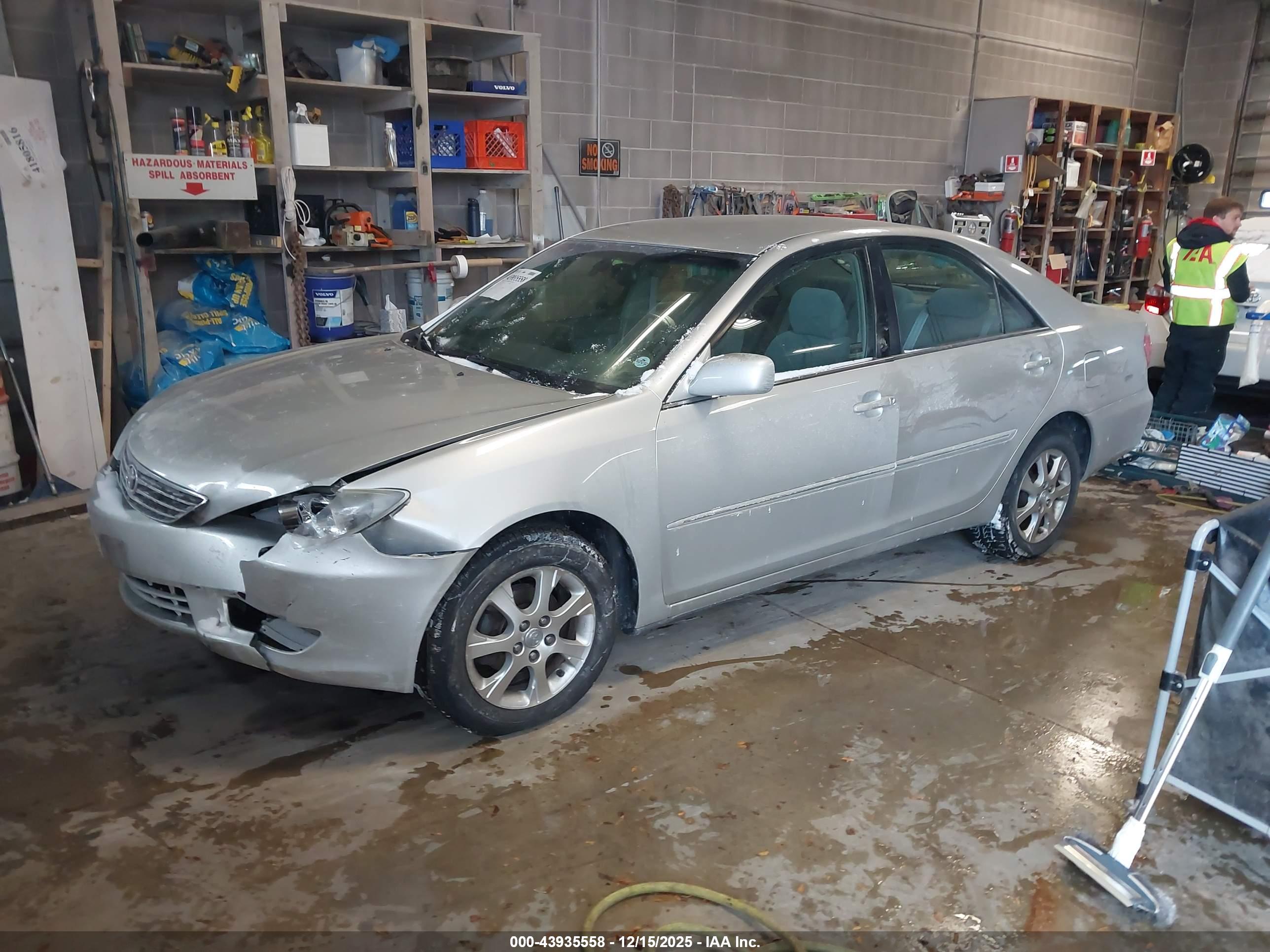 TOYOTA CAMRY image 2