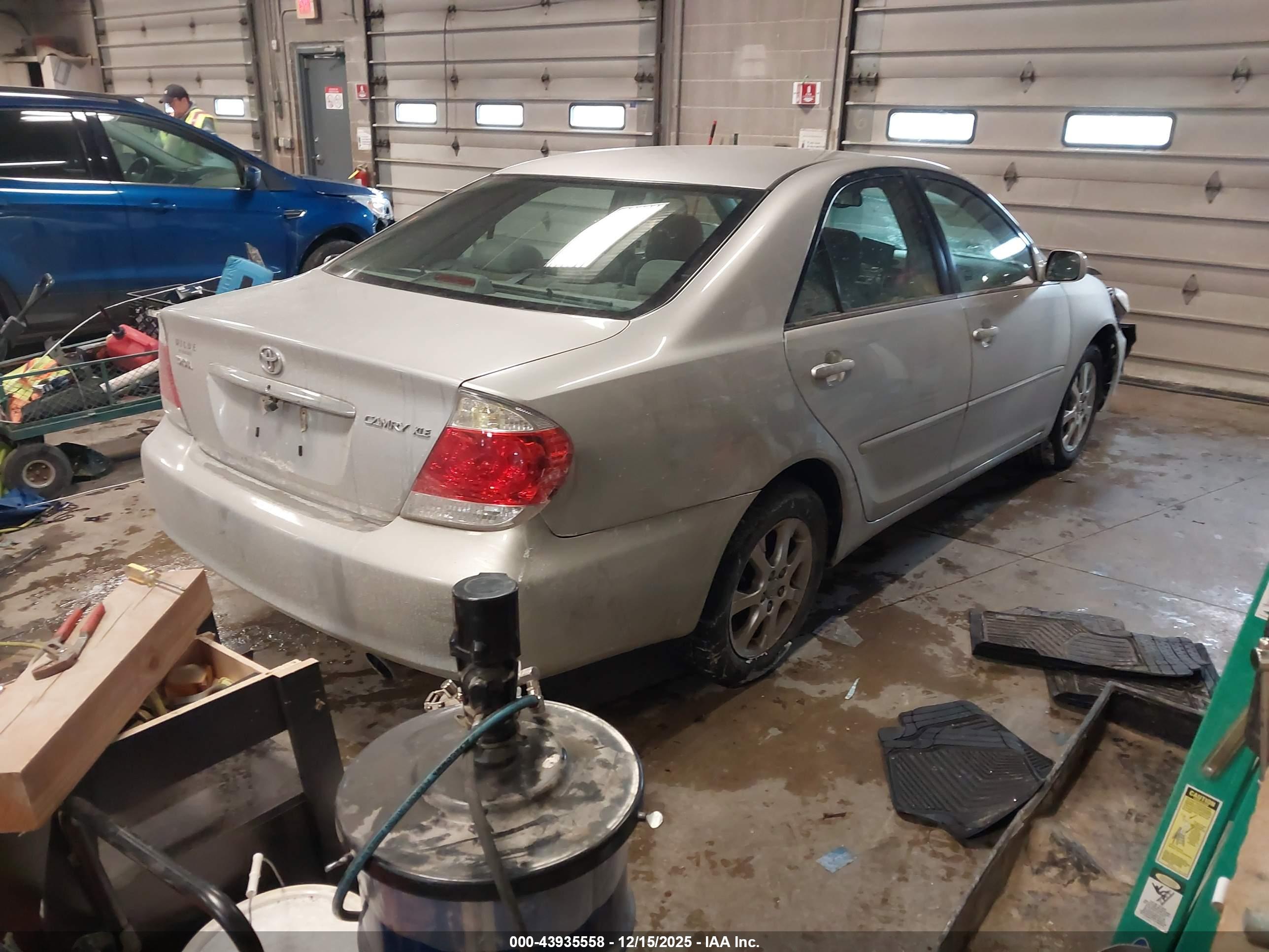 TOYOTA CAMRY image 4
