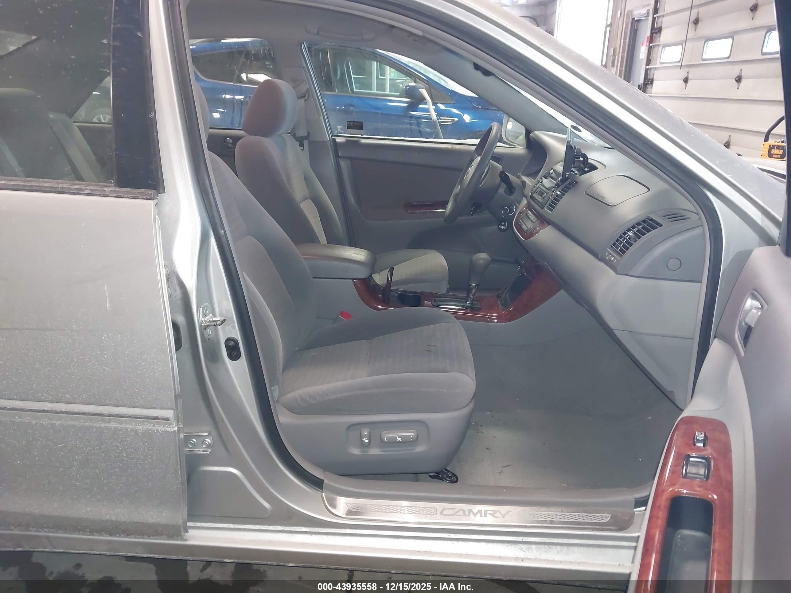 TOYOTA CAMRY image 5