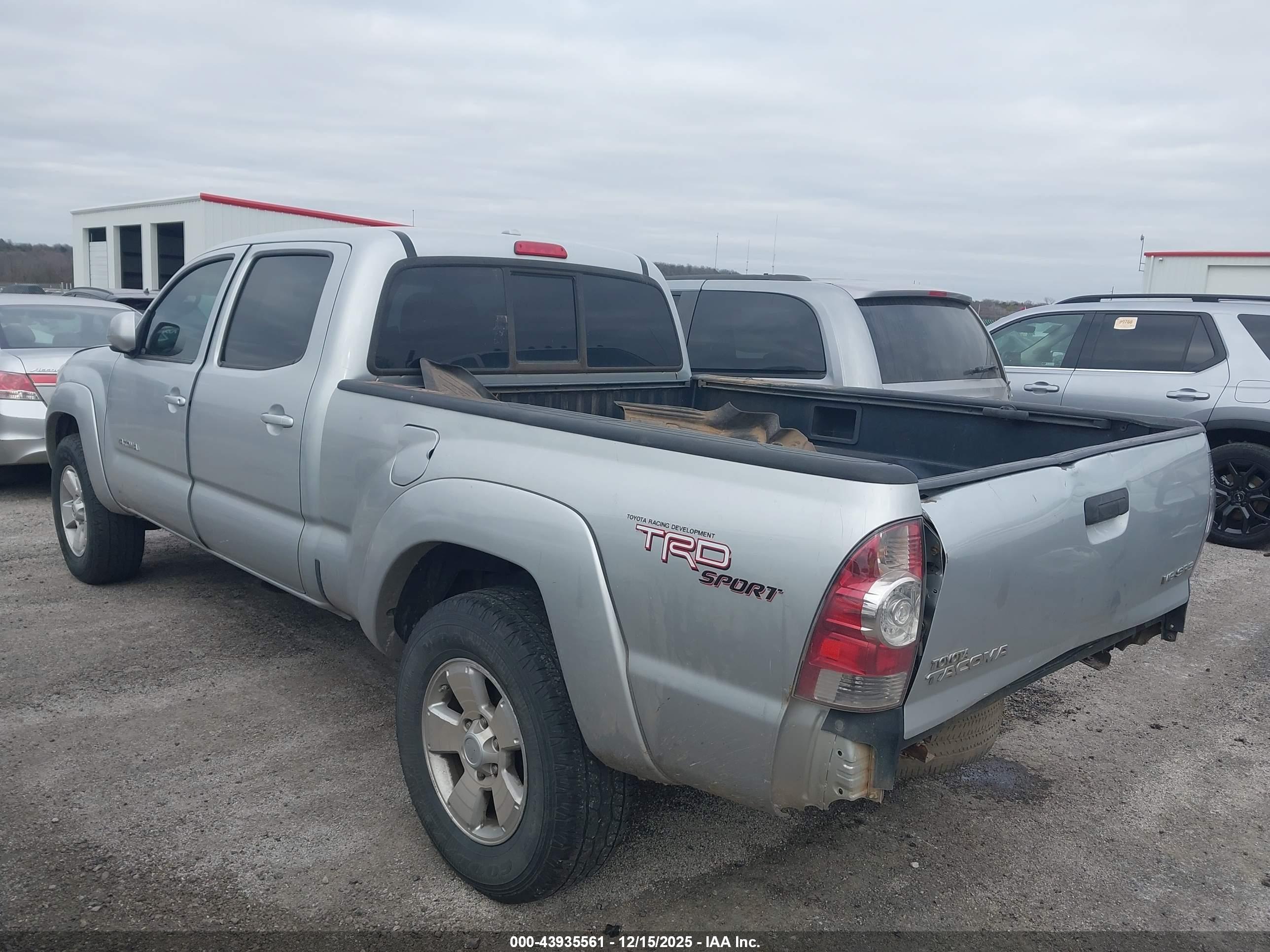 TOYOTA TACOMA image 3
