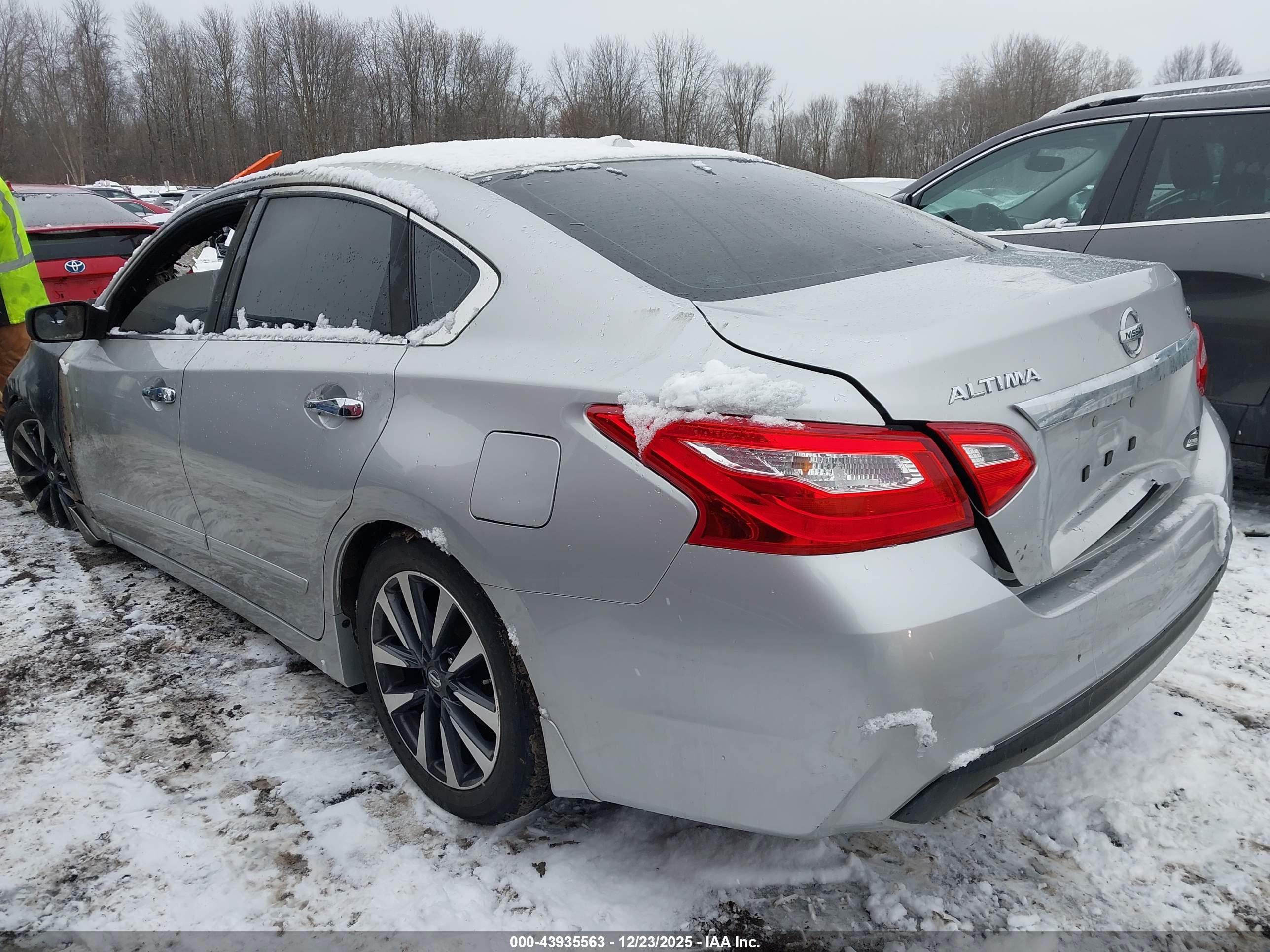 NISSAN ALTIMA image 3