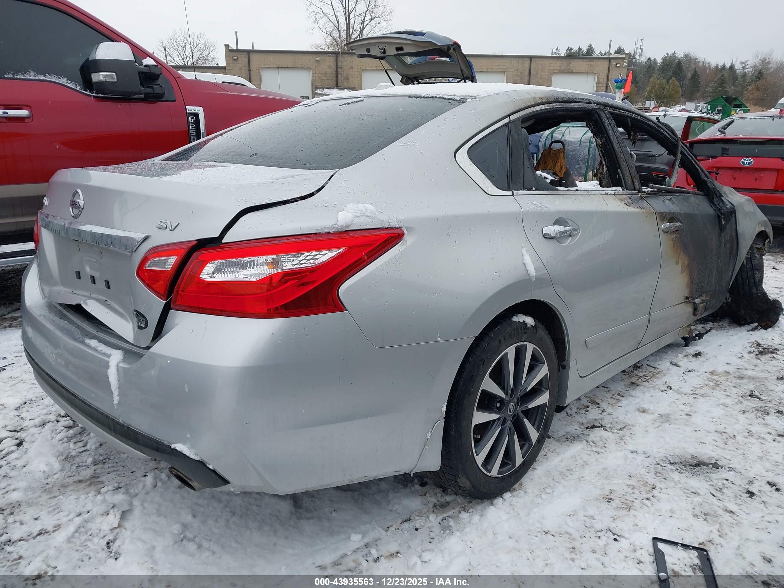 NISSAN ALTIMA image 4