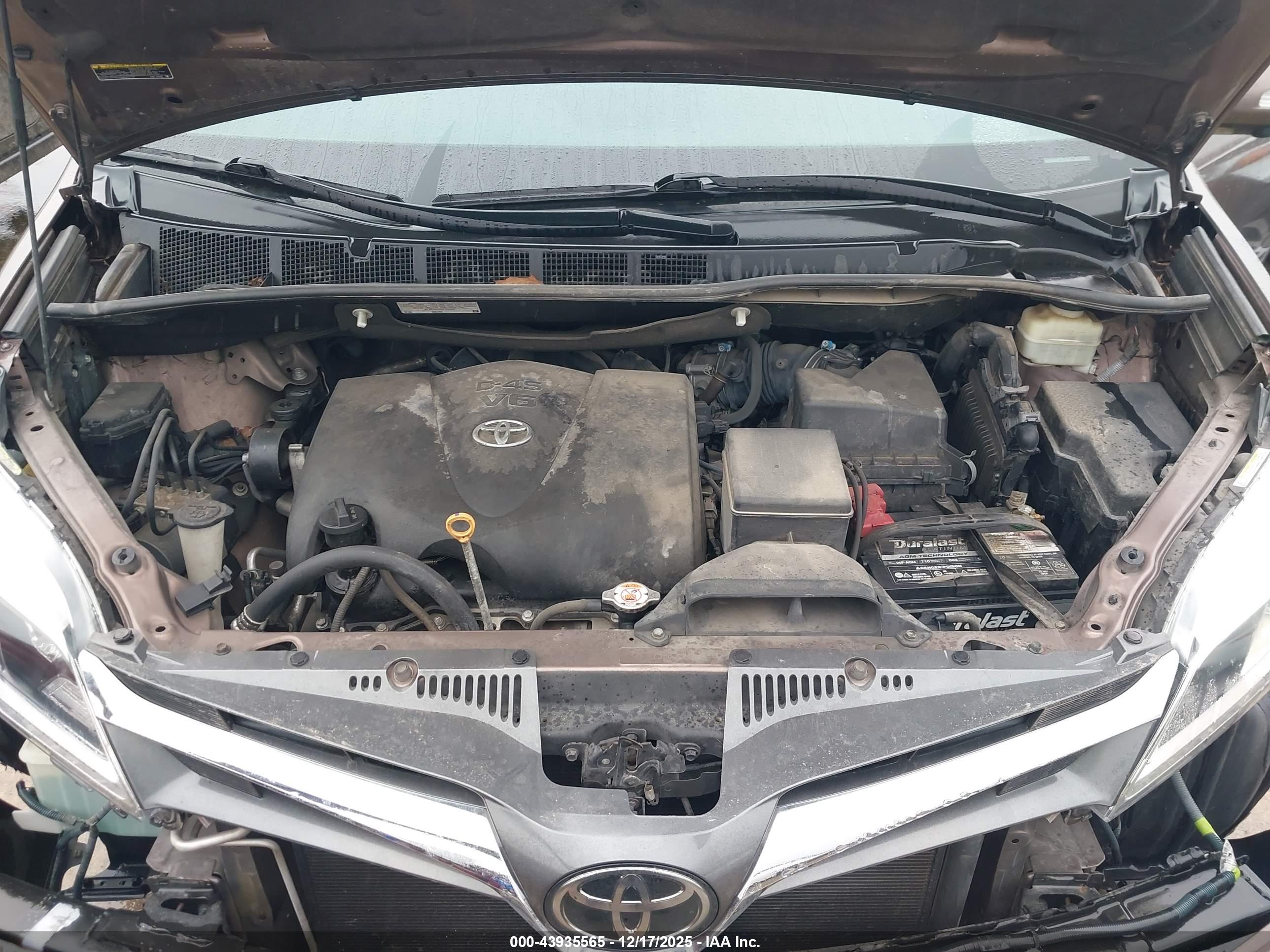 TOYOTA SIENNA image 10