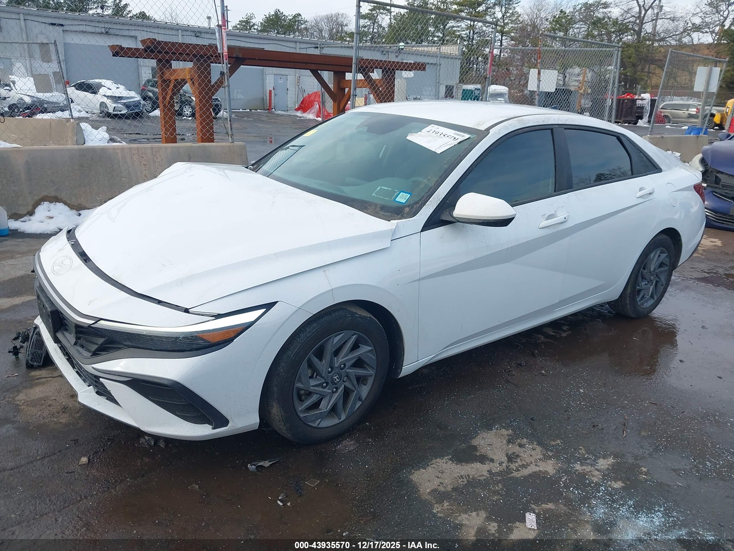 HYUNDAI ELANTRA image 2