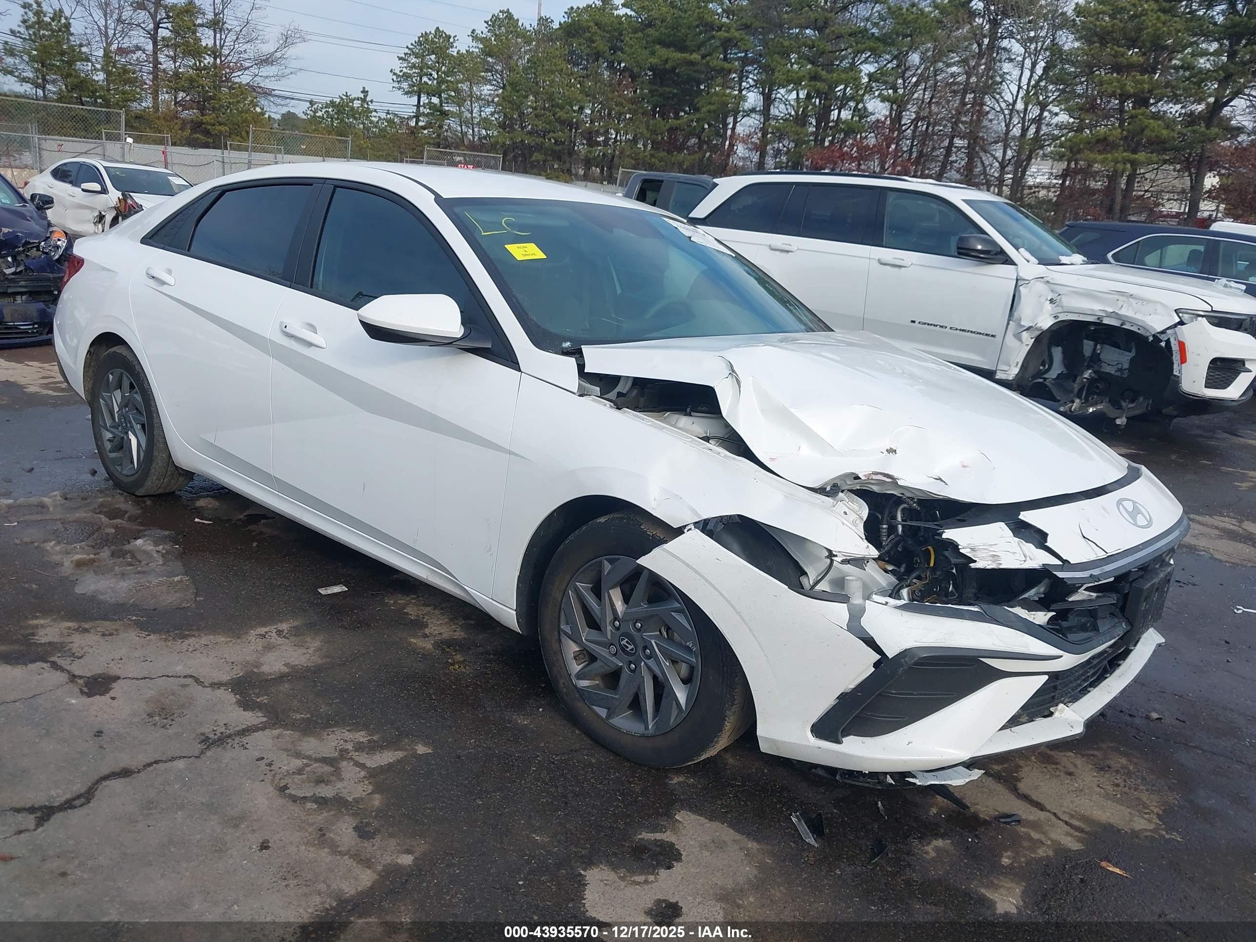 HYUNDAI ELANTRA image 6
