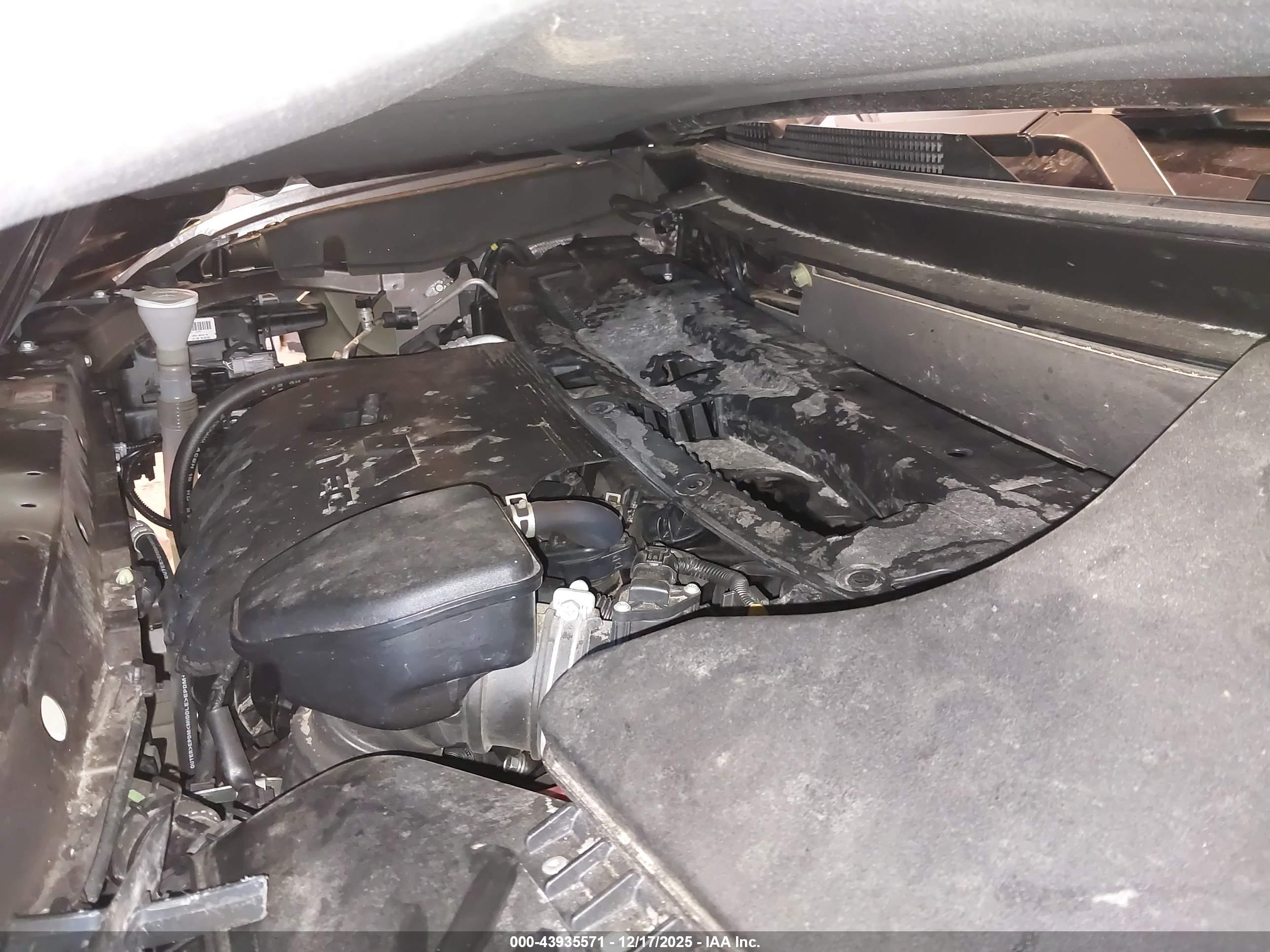 MITSUBISHI OUTLANDER image 10