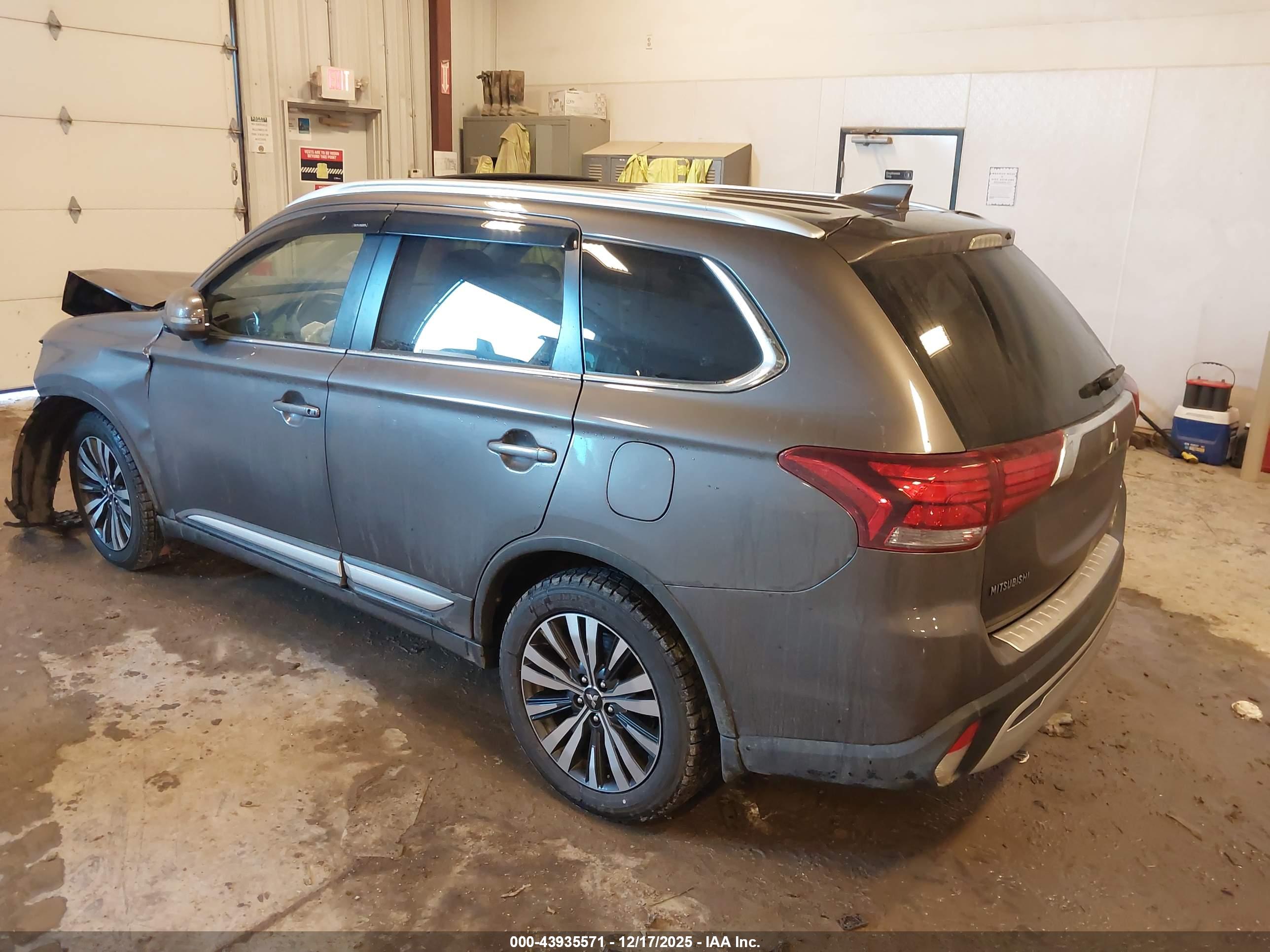 MITSUBISHI OUTLANDER image 3
