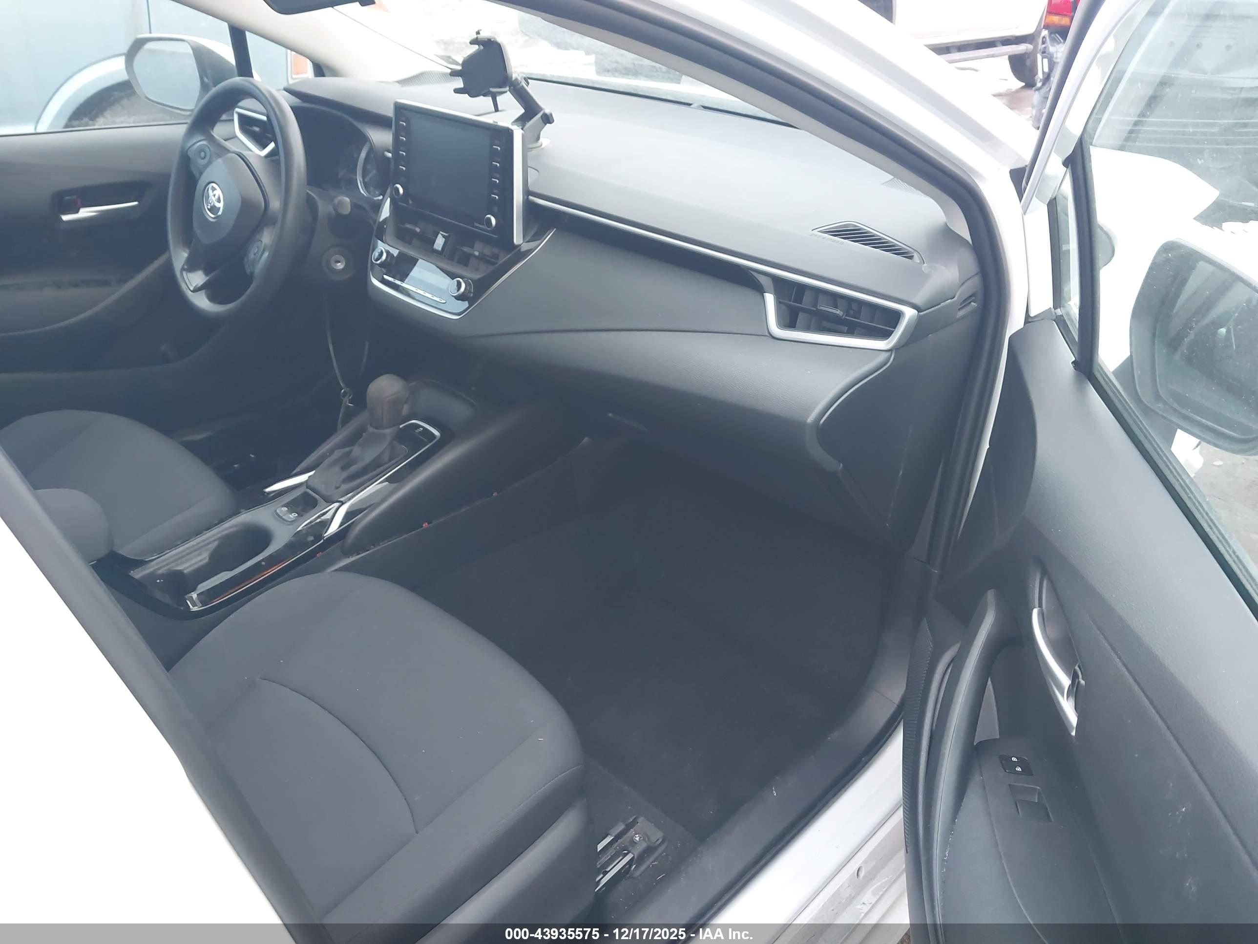 TOYOTA COROLLA image 5