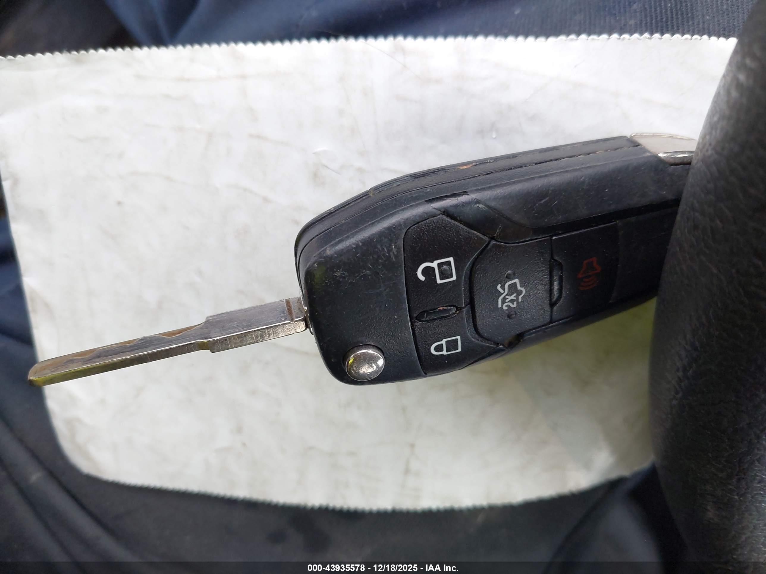 FORD FUSION image 11