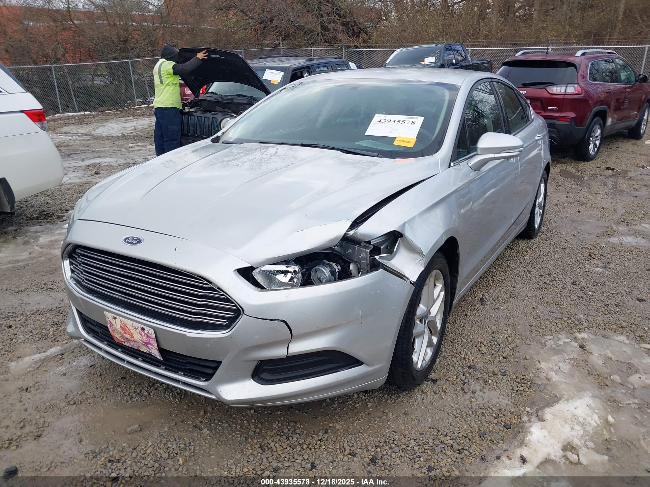 FORD FUSION image 2