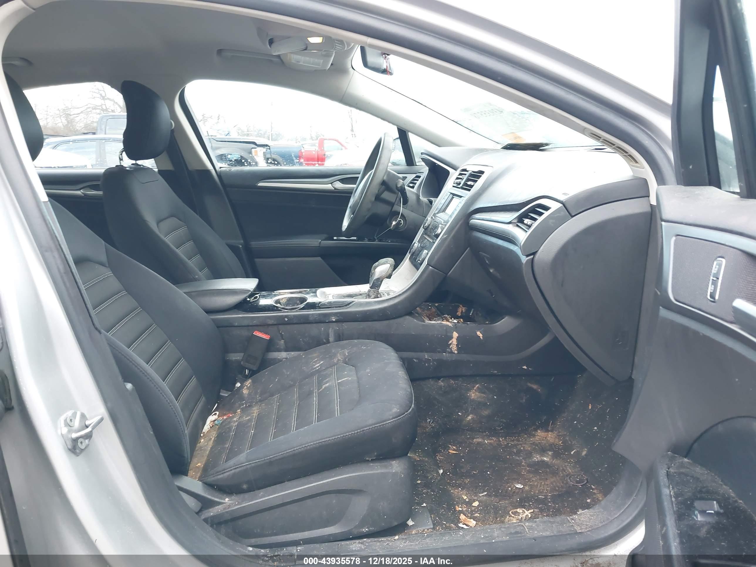 FORD FUSION image 5