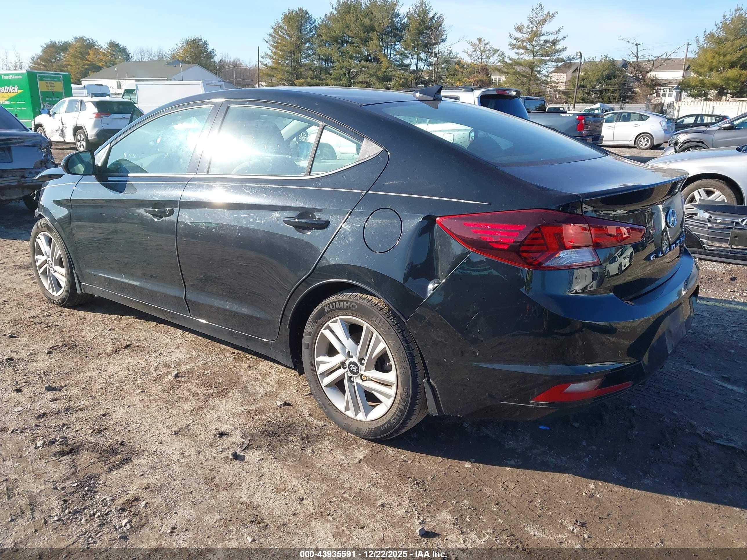 HYUNDAI ELANTRA image 3