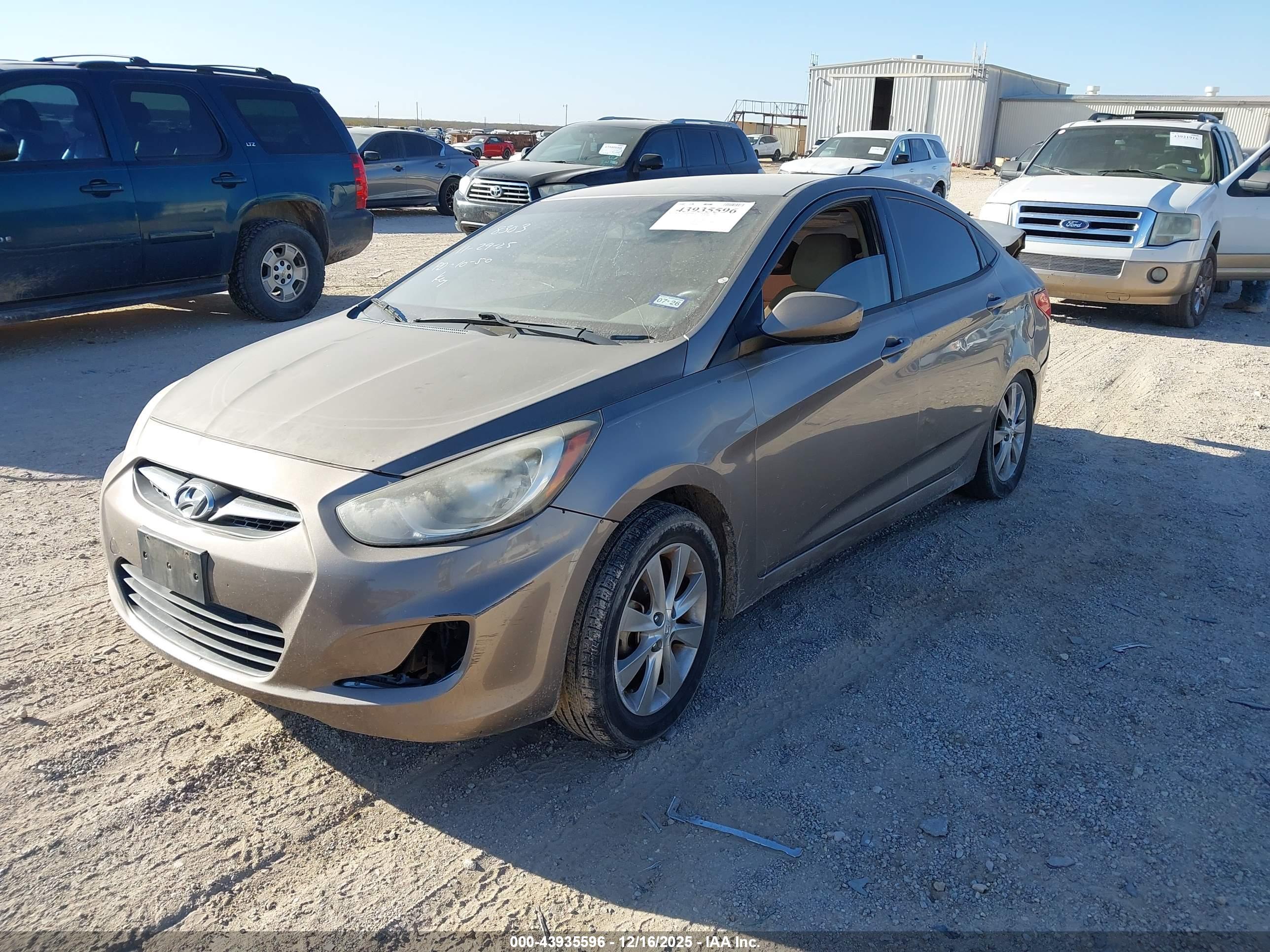 HYUNDAI ACCENT image 2