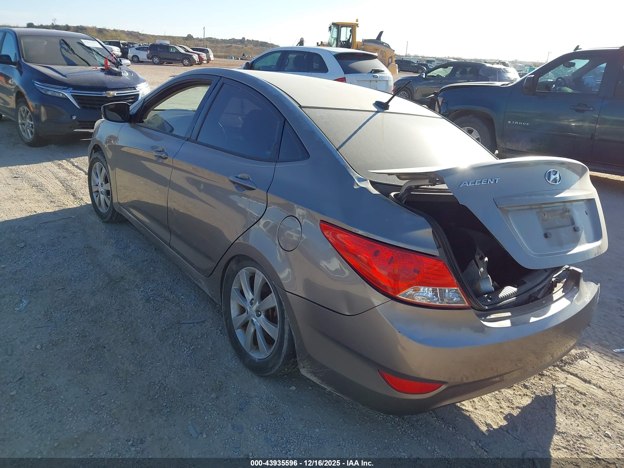 HYUNDAI ACCENT image 3