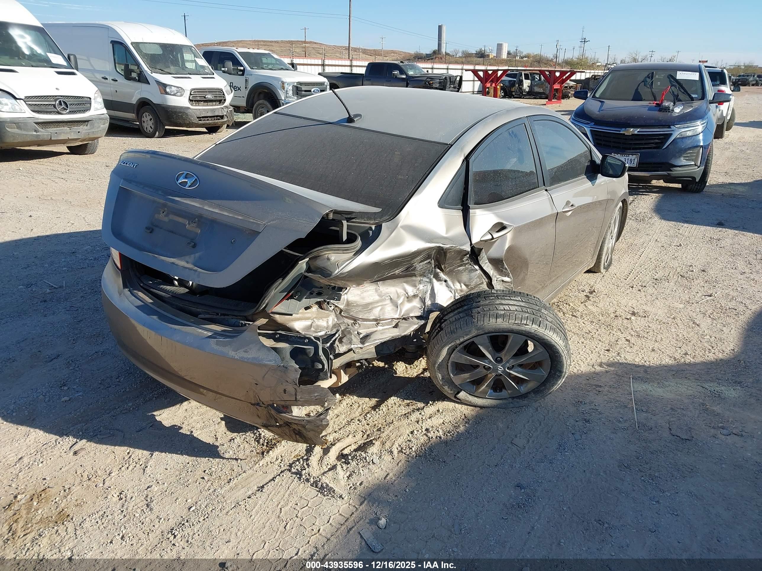 HYUNDAI ACCENT image 4