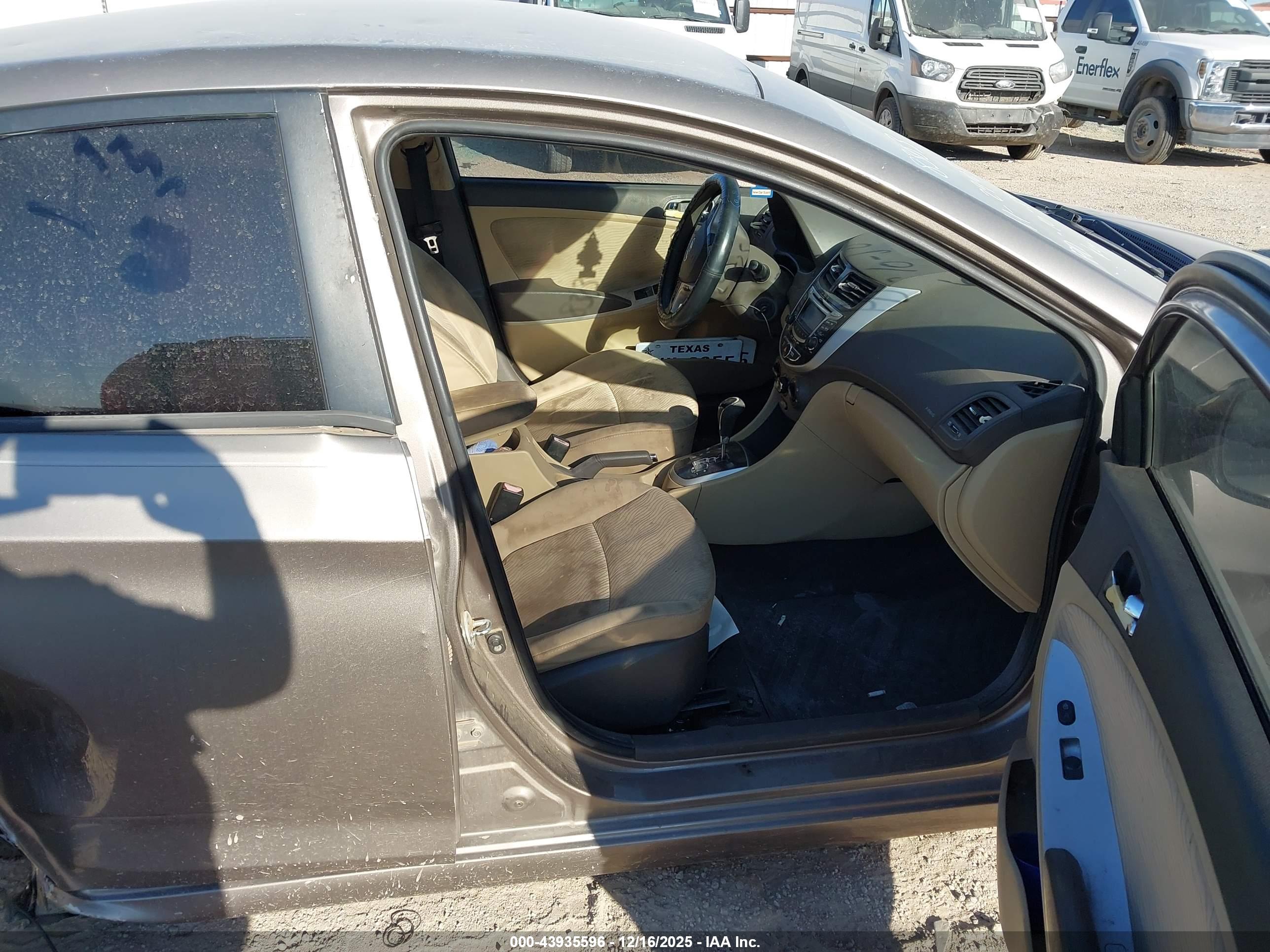HYUNDAI ACCENT image 5