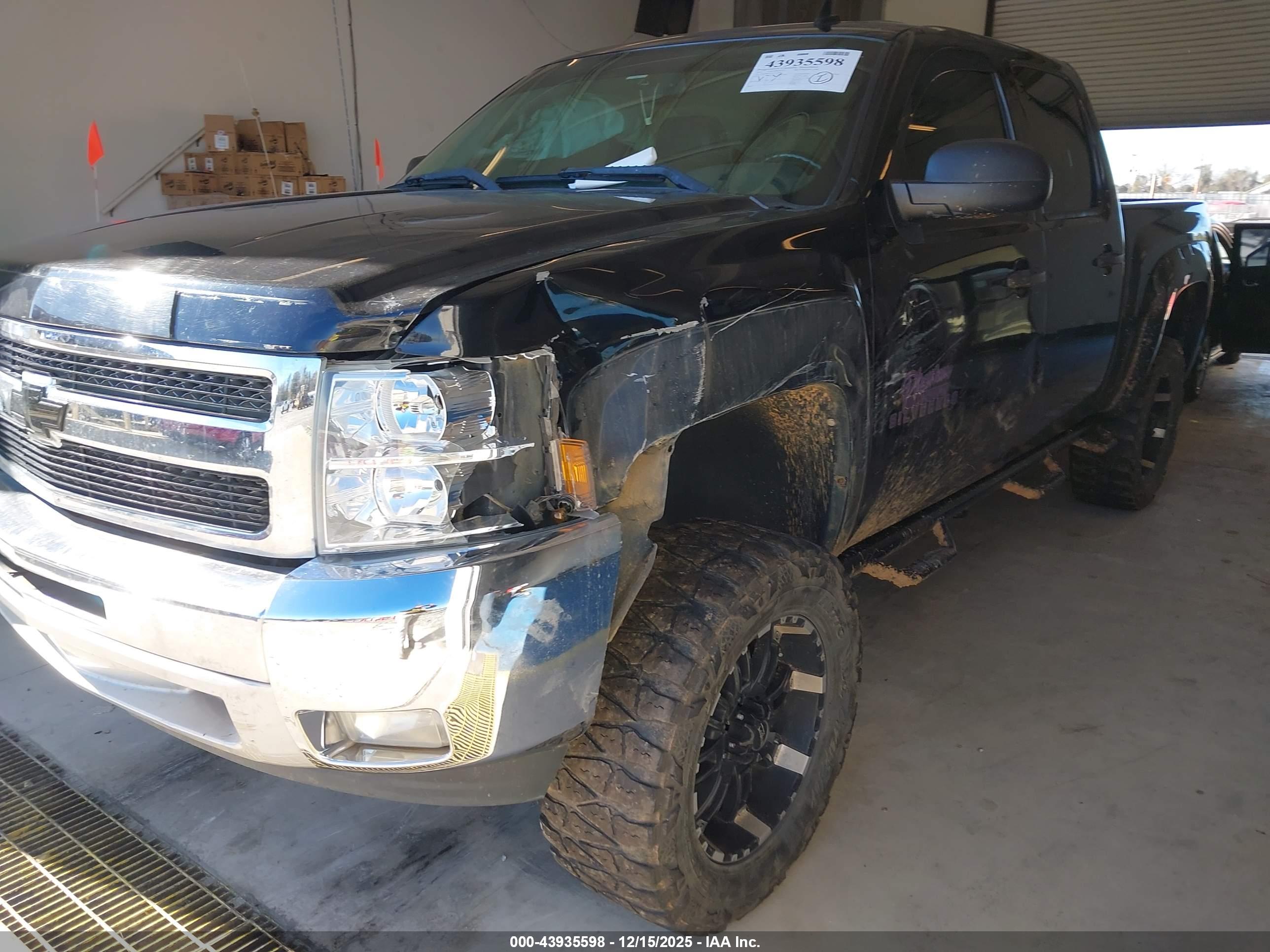 CHEVROLET SILVERADO image 6
