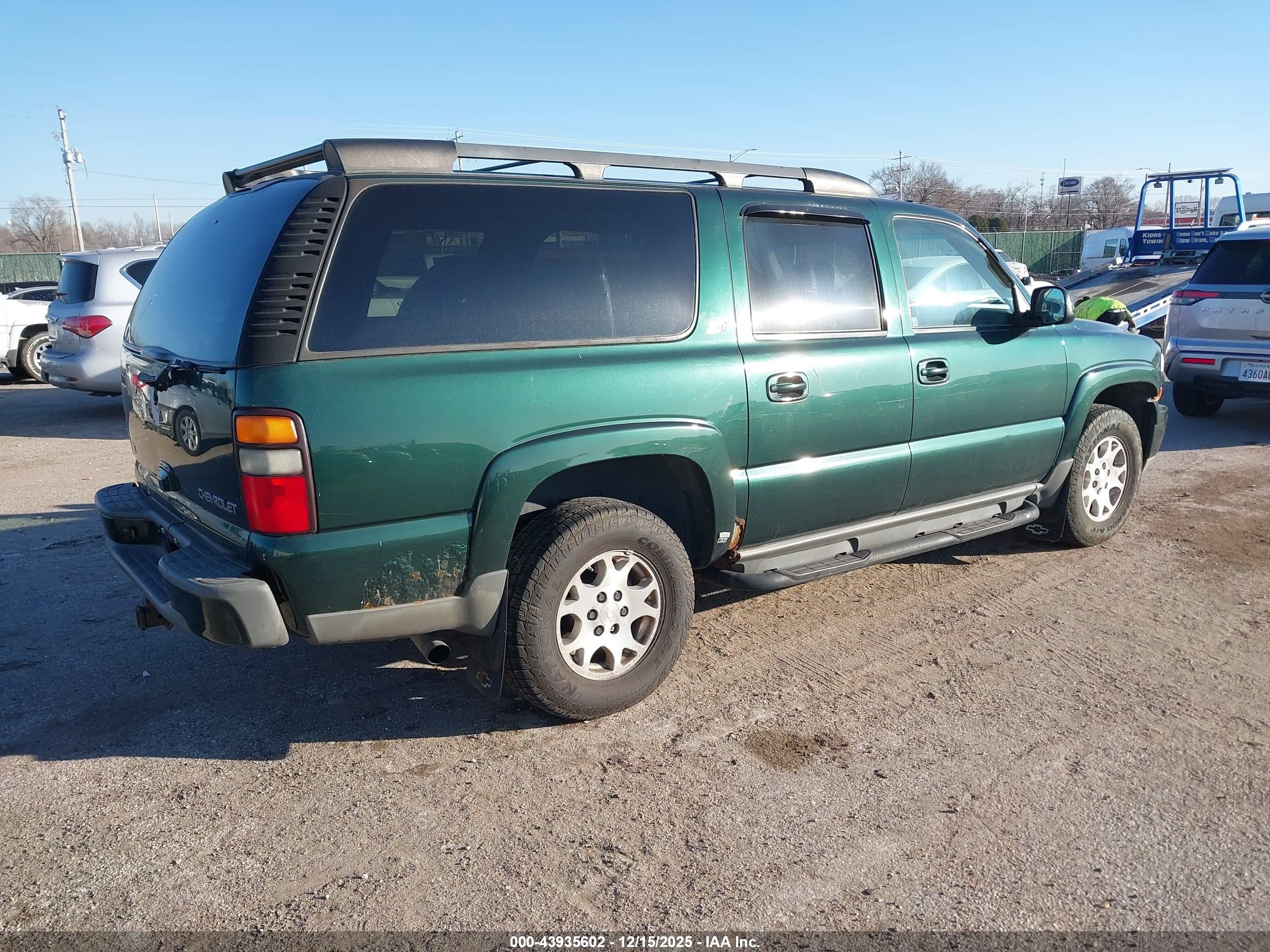 CHEVROLET SUBURBAN image 4