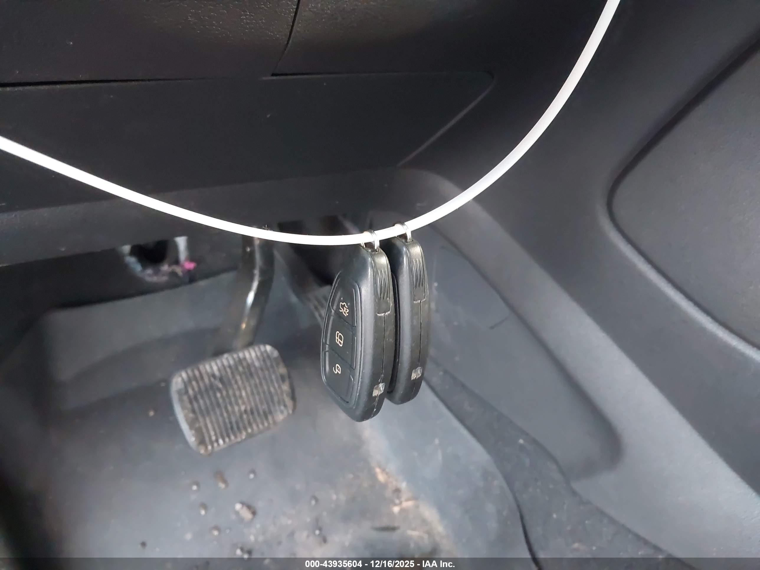 FORD C-MAX image 11