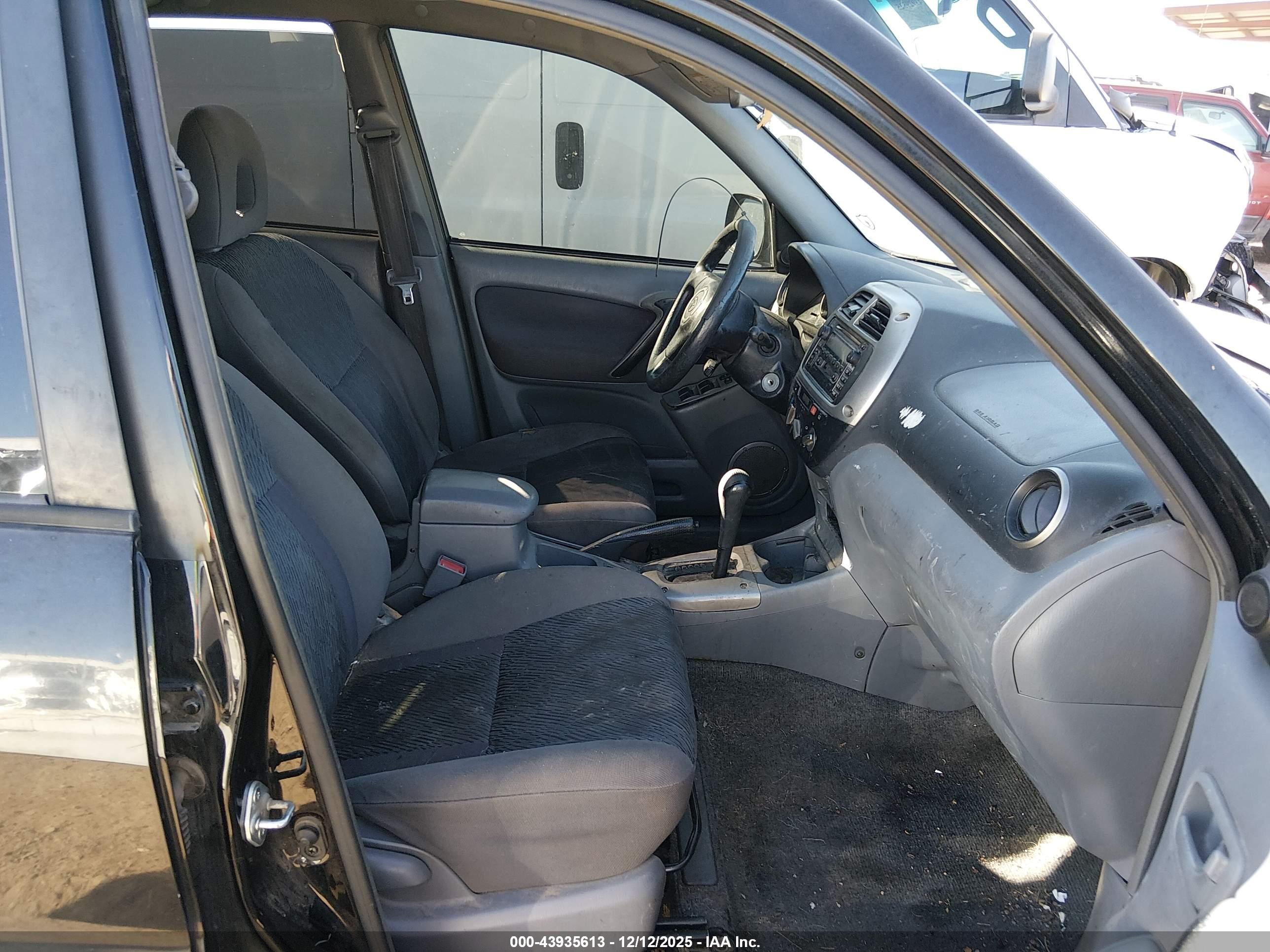 TOYOTA RAV4 image 5