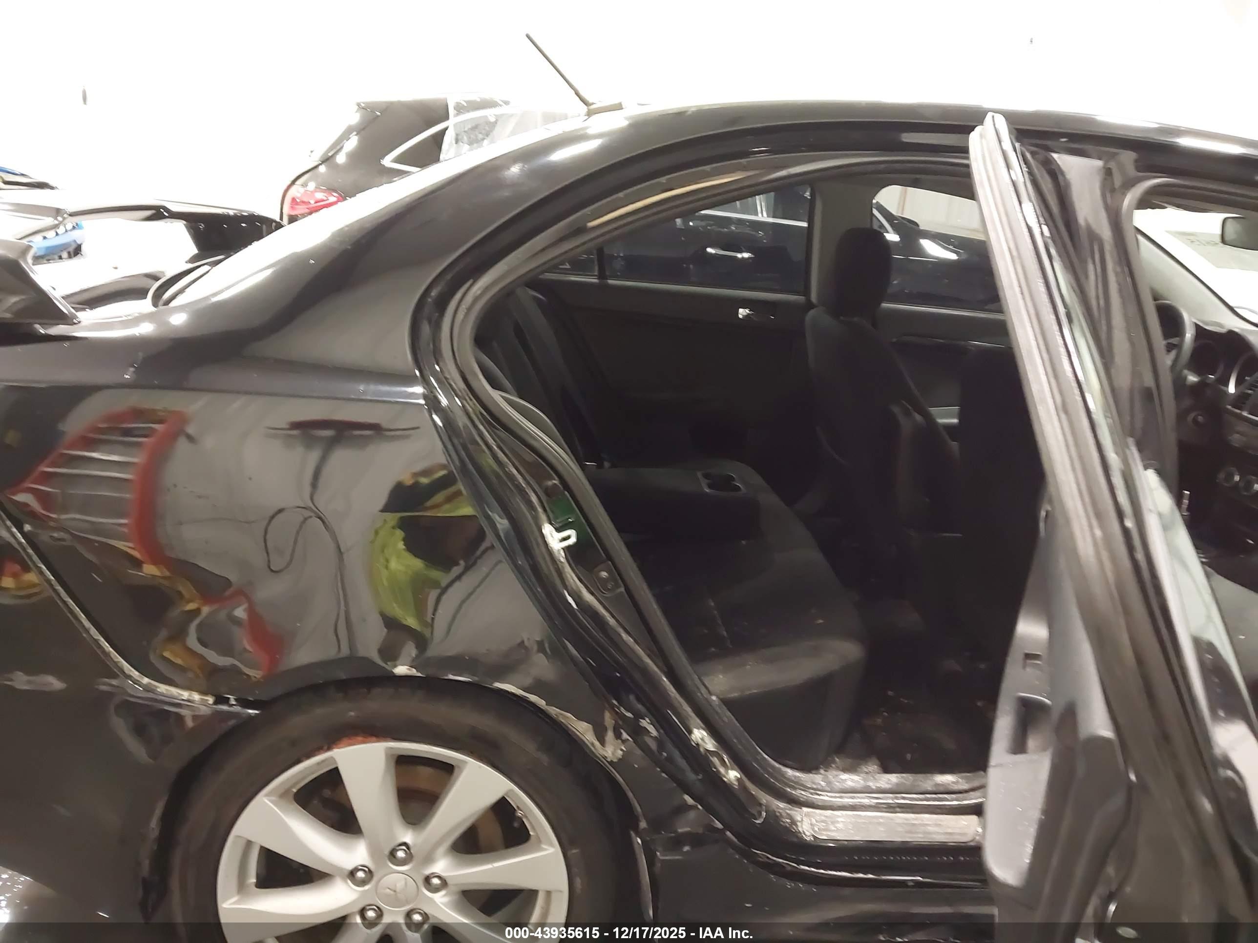 MITSUBISHI LANCER image 8