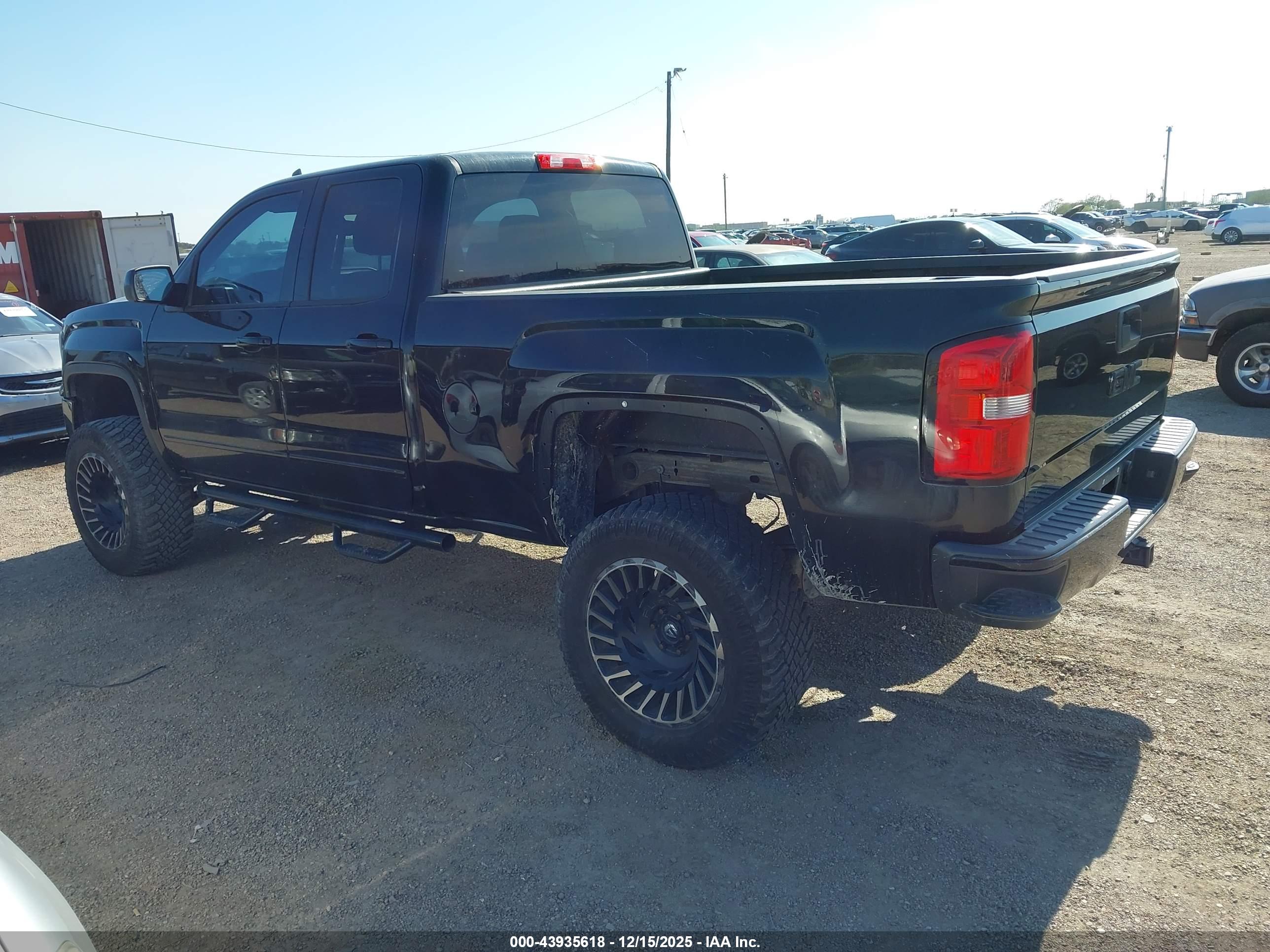 GMC SIERRA image 3