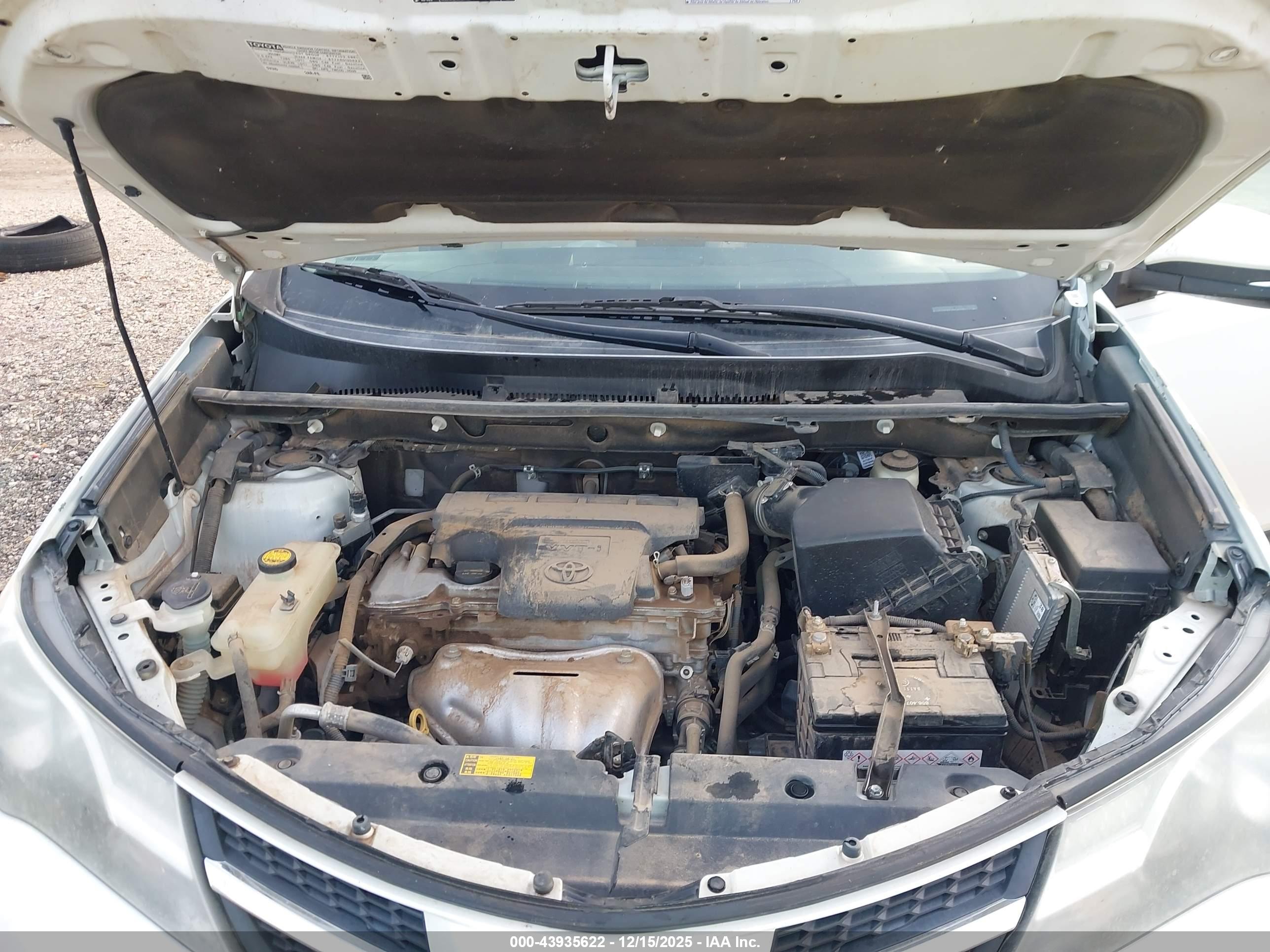 TOYOTA RAV4 image 10