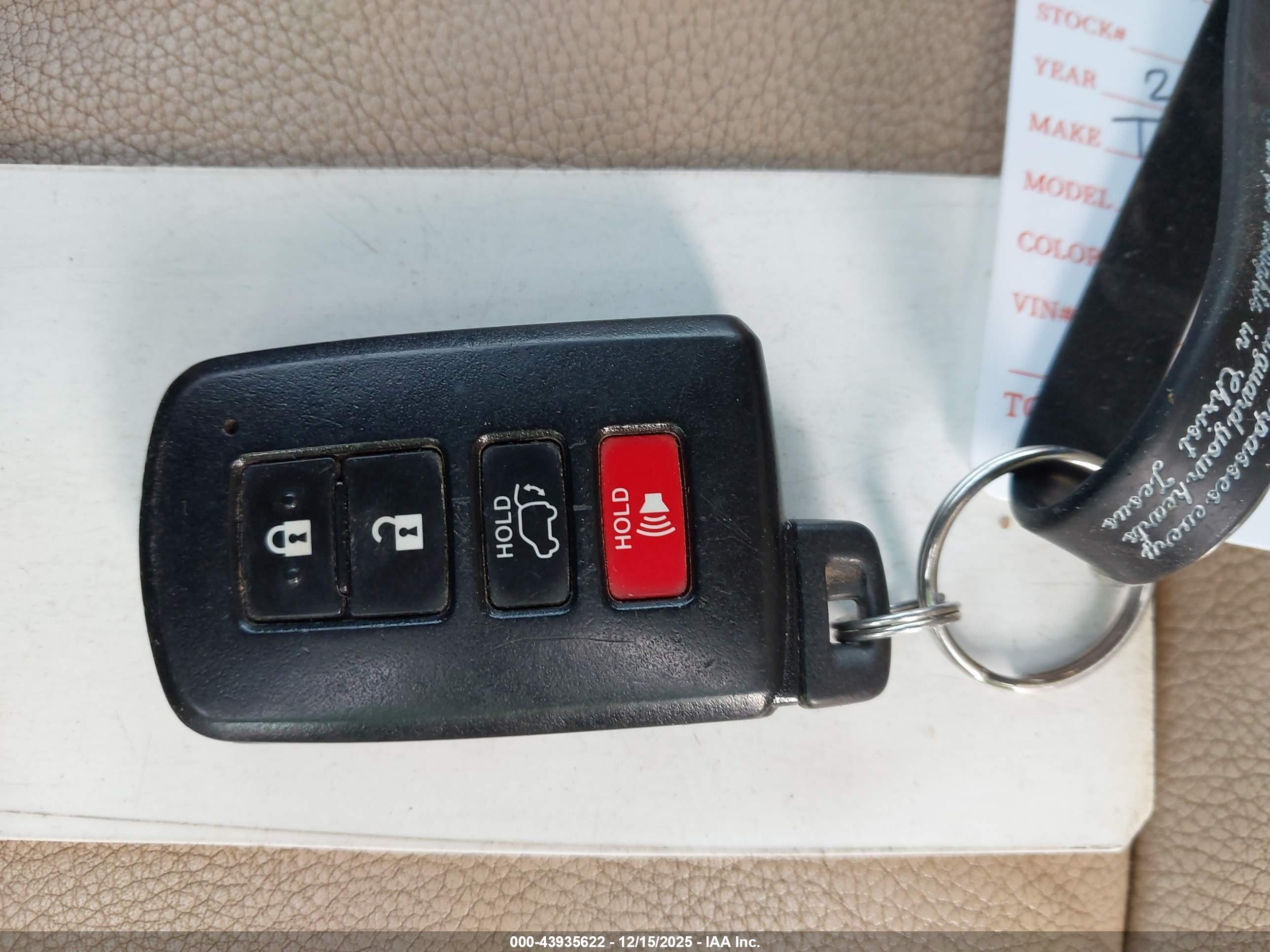TOYOTA RAV4 image 11