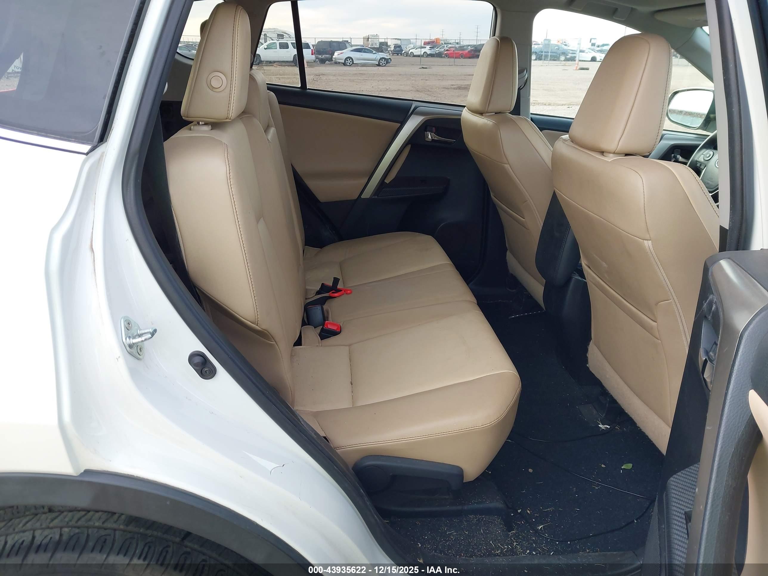TOYOTA RAV4 image 8