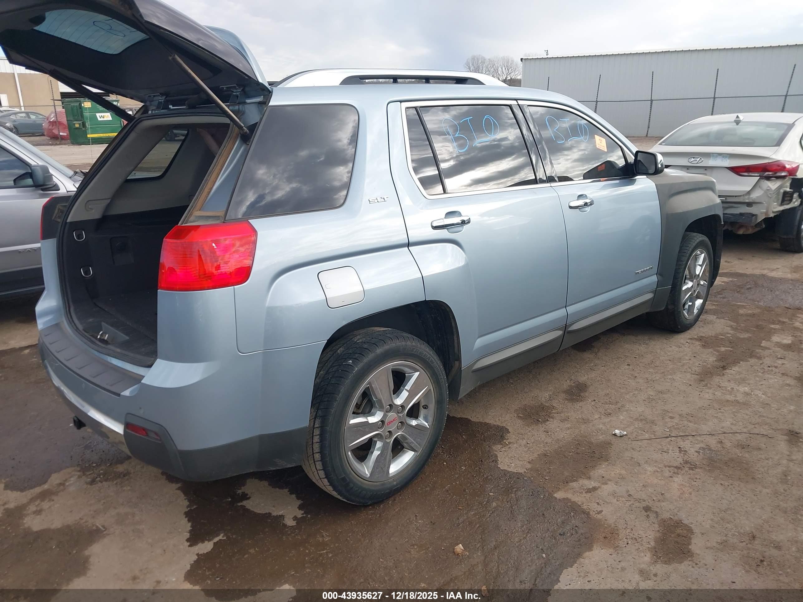 GMC TERRAIN image 4