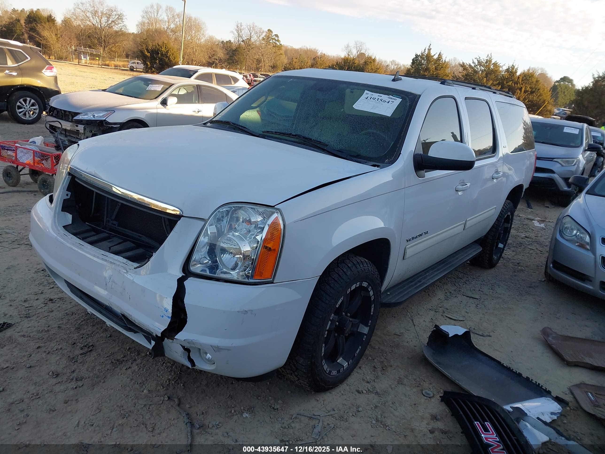 GMC YUKON image 2