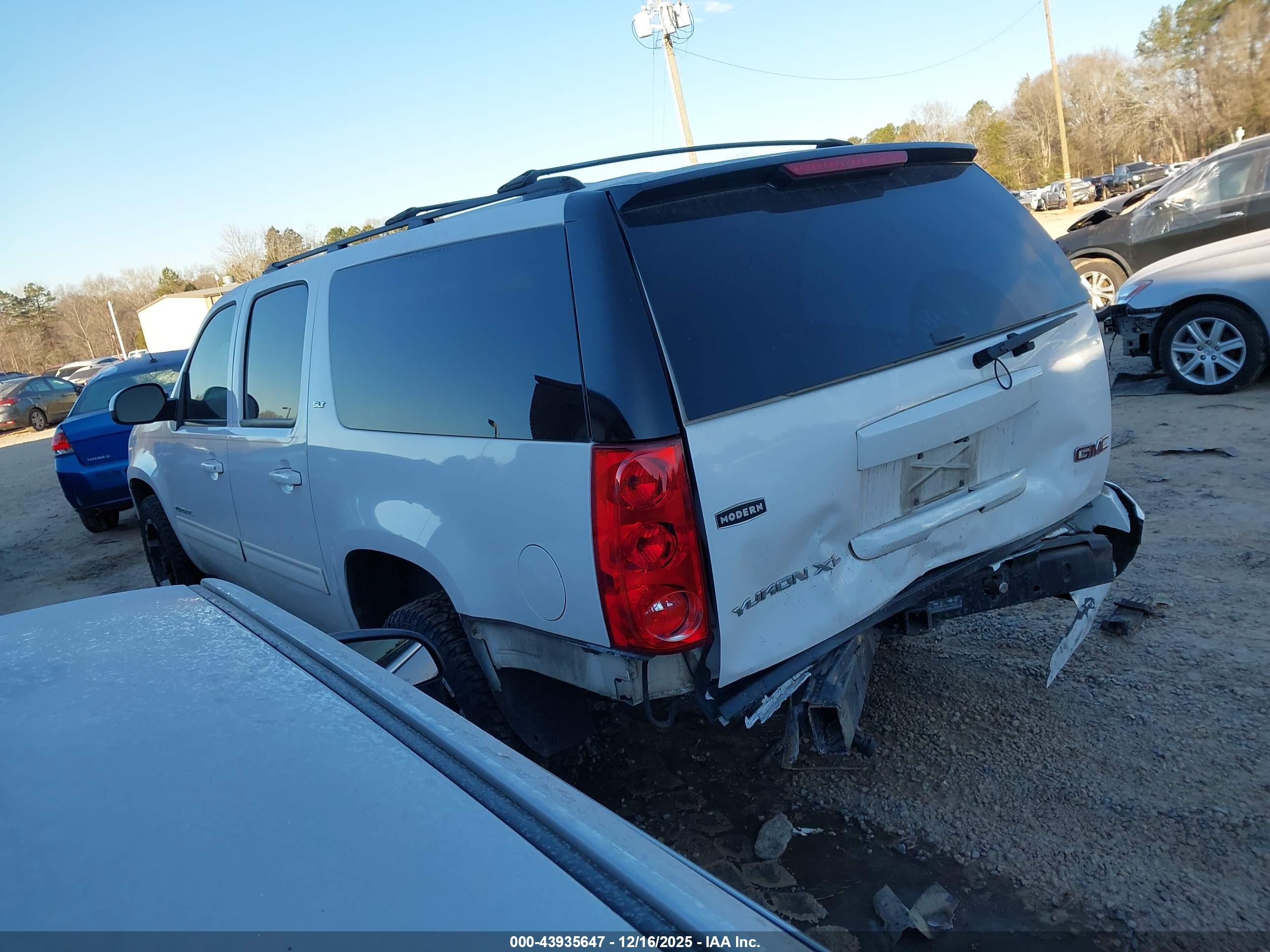 GMC YUKON image 3