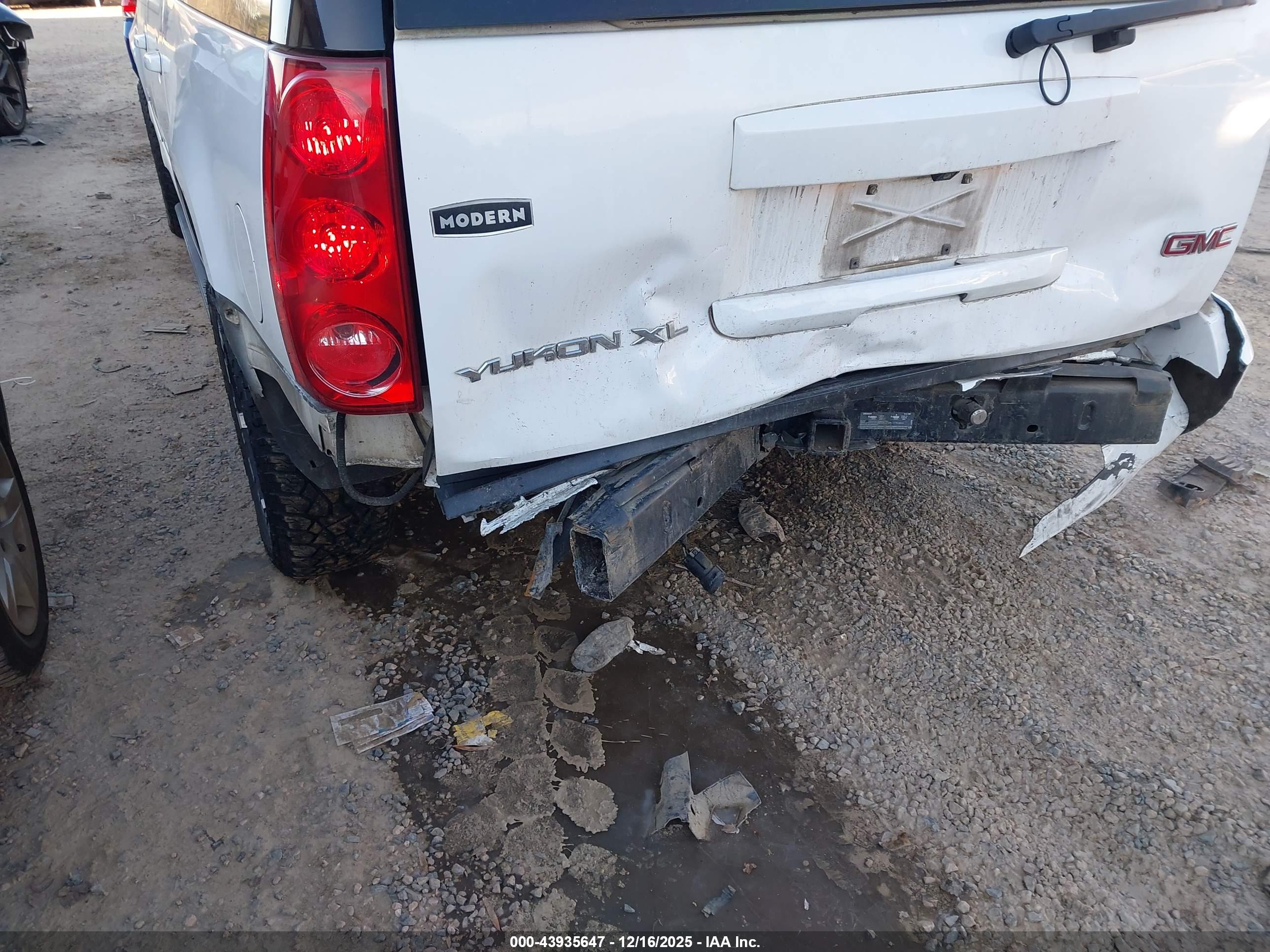 GMC YUKON image 6