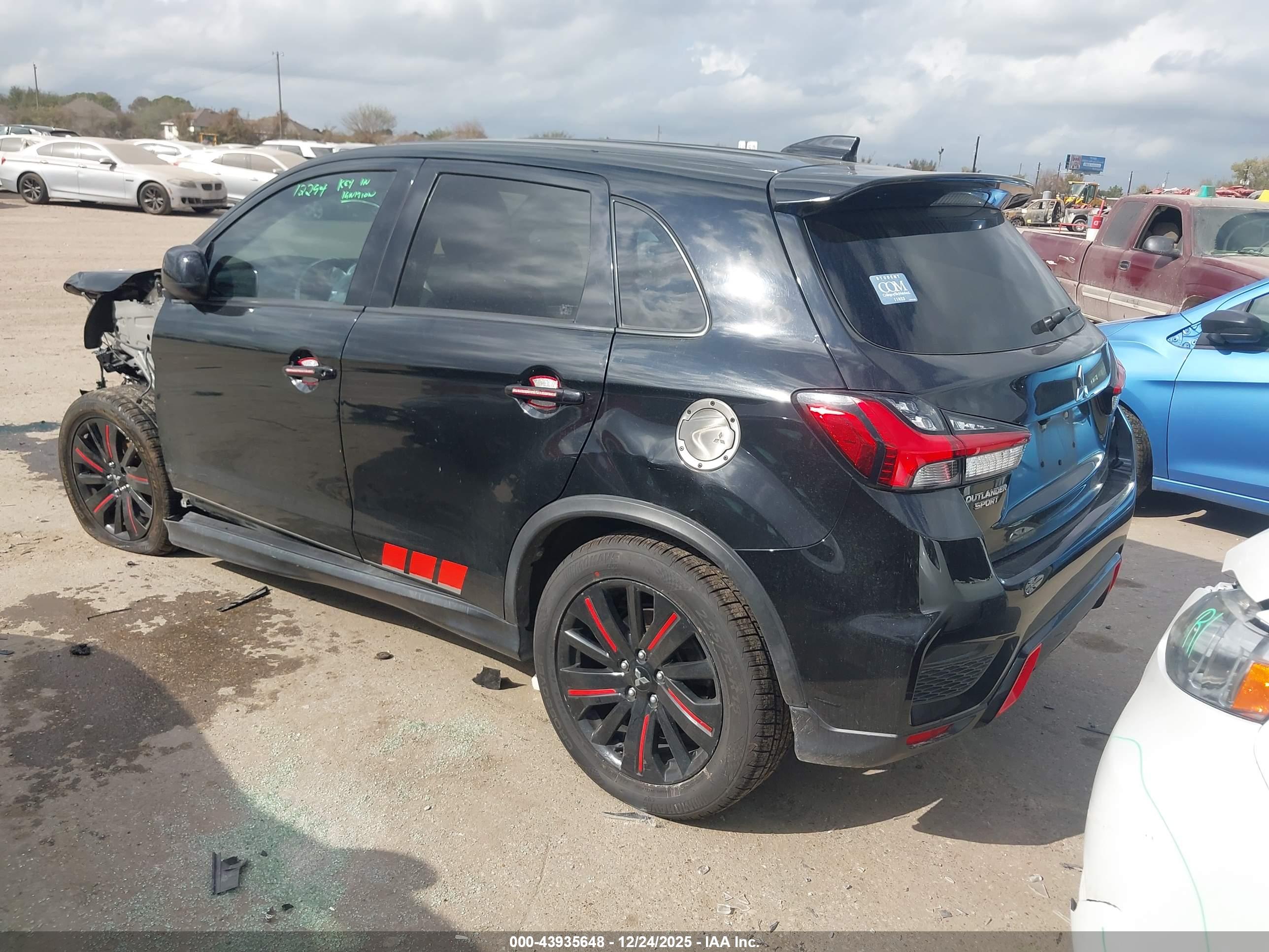 MITSUBISHI OUTLANDER image 3