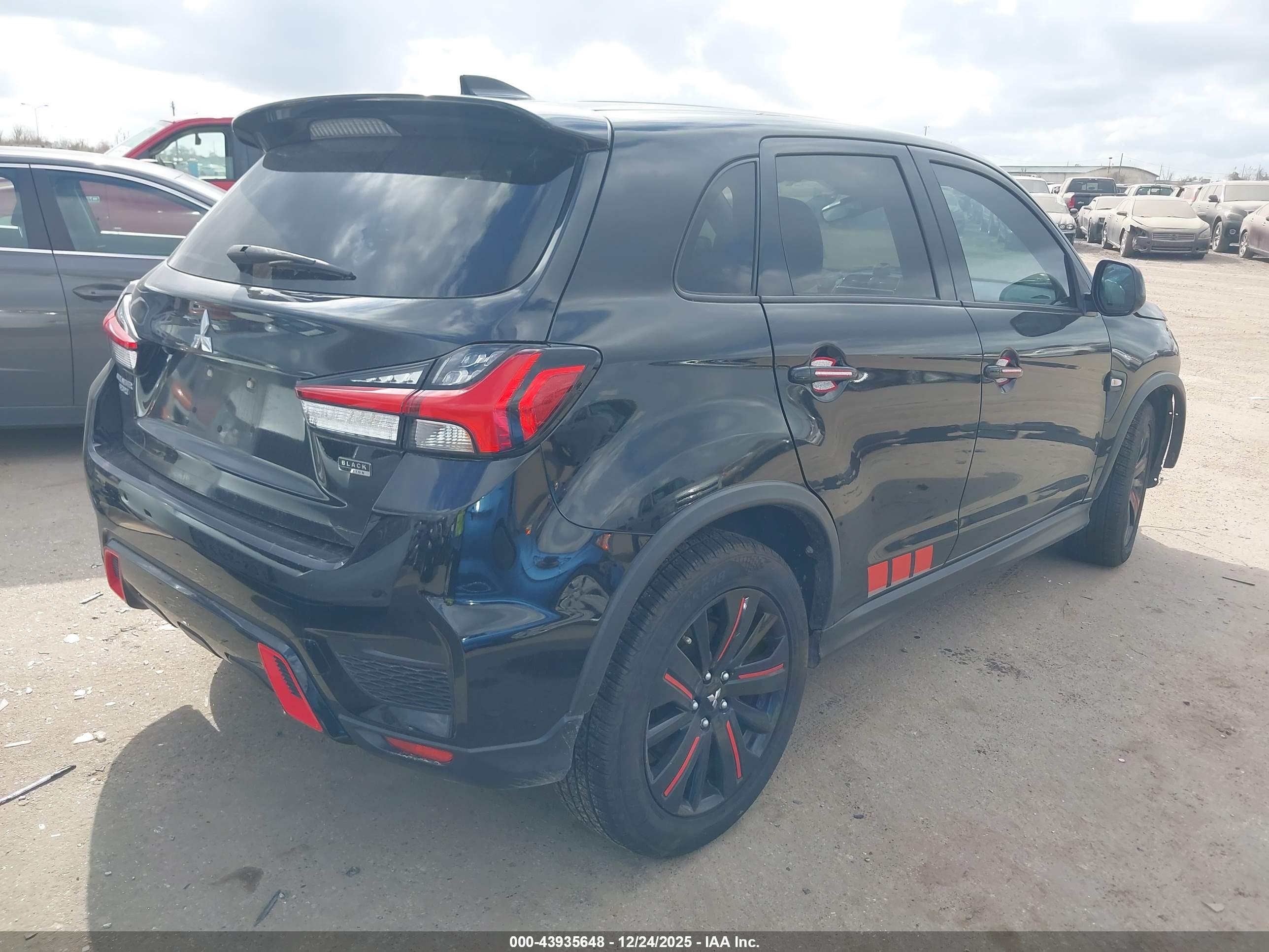 MITSUBISHI OUTLANDER image 4